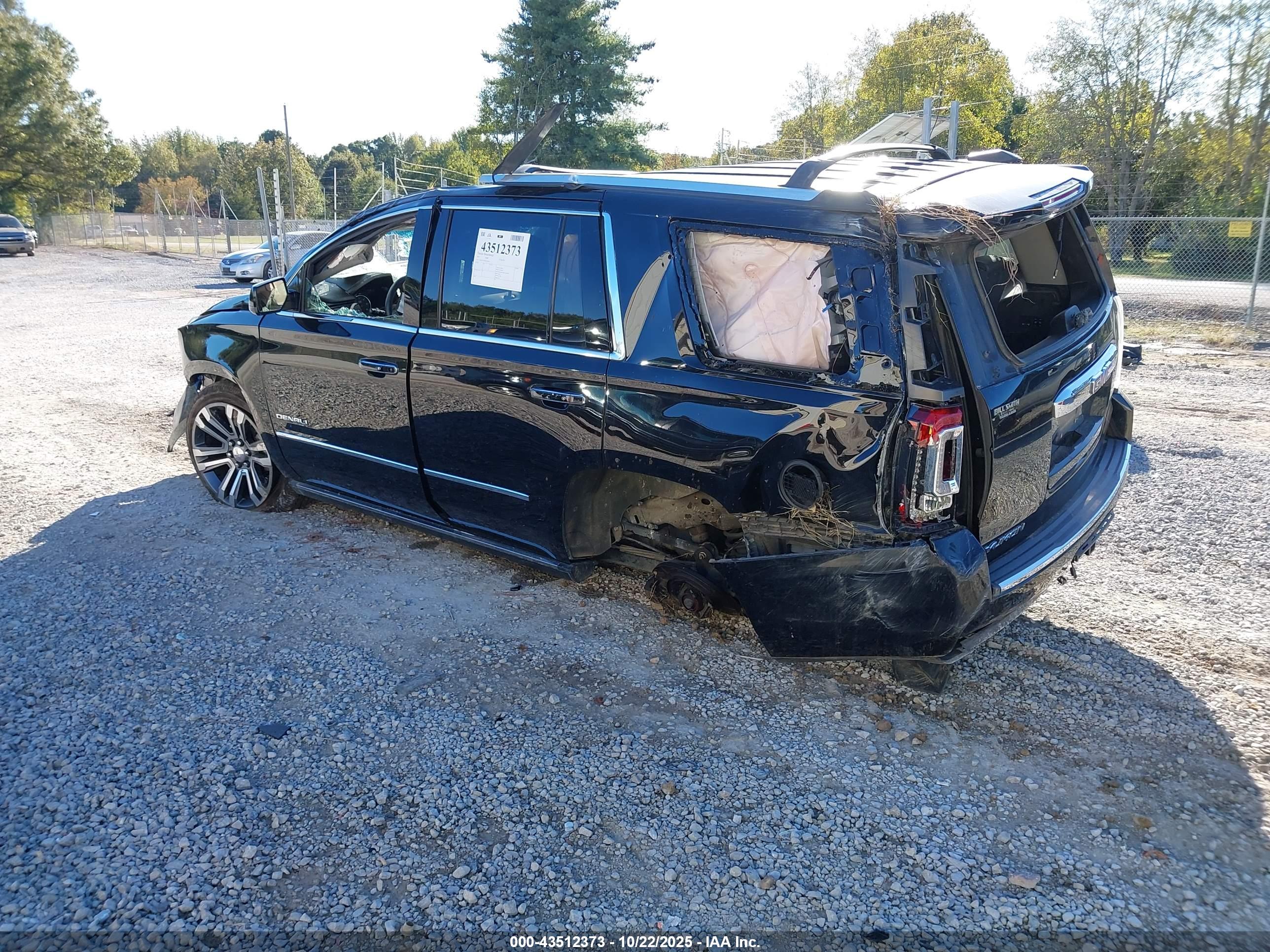GMC YUKON image 3