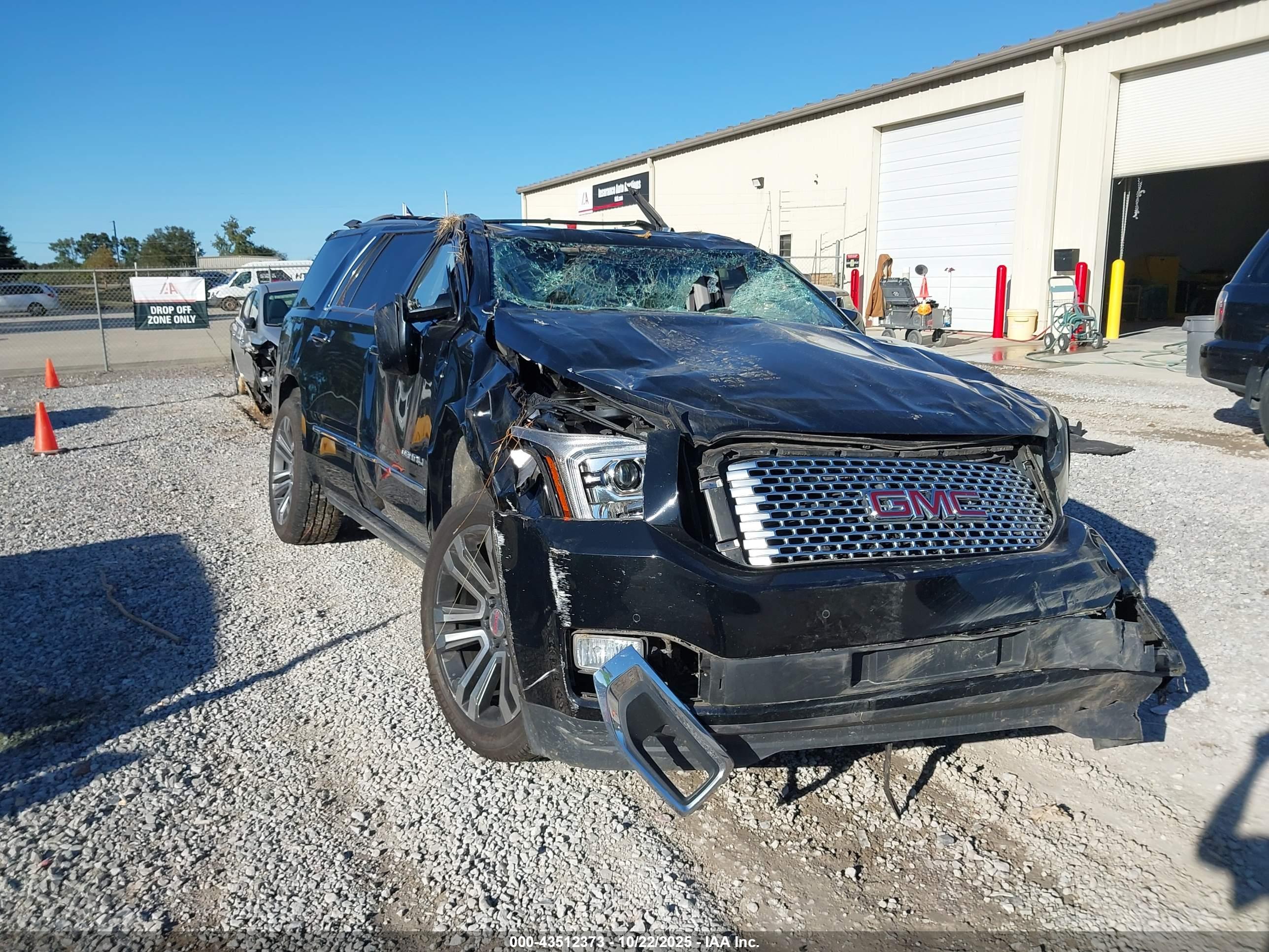 GMC YUKON image 6