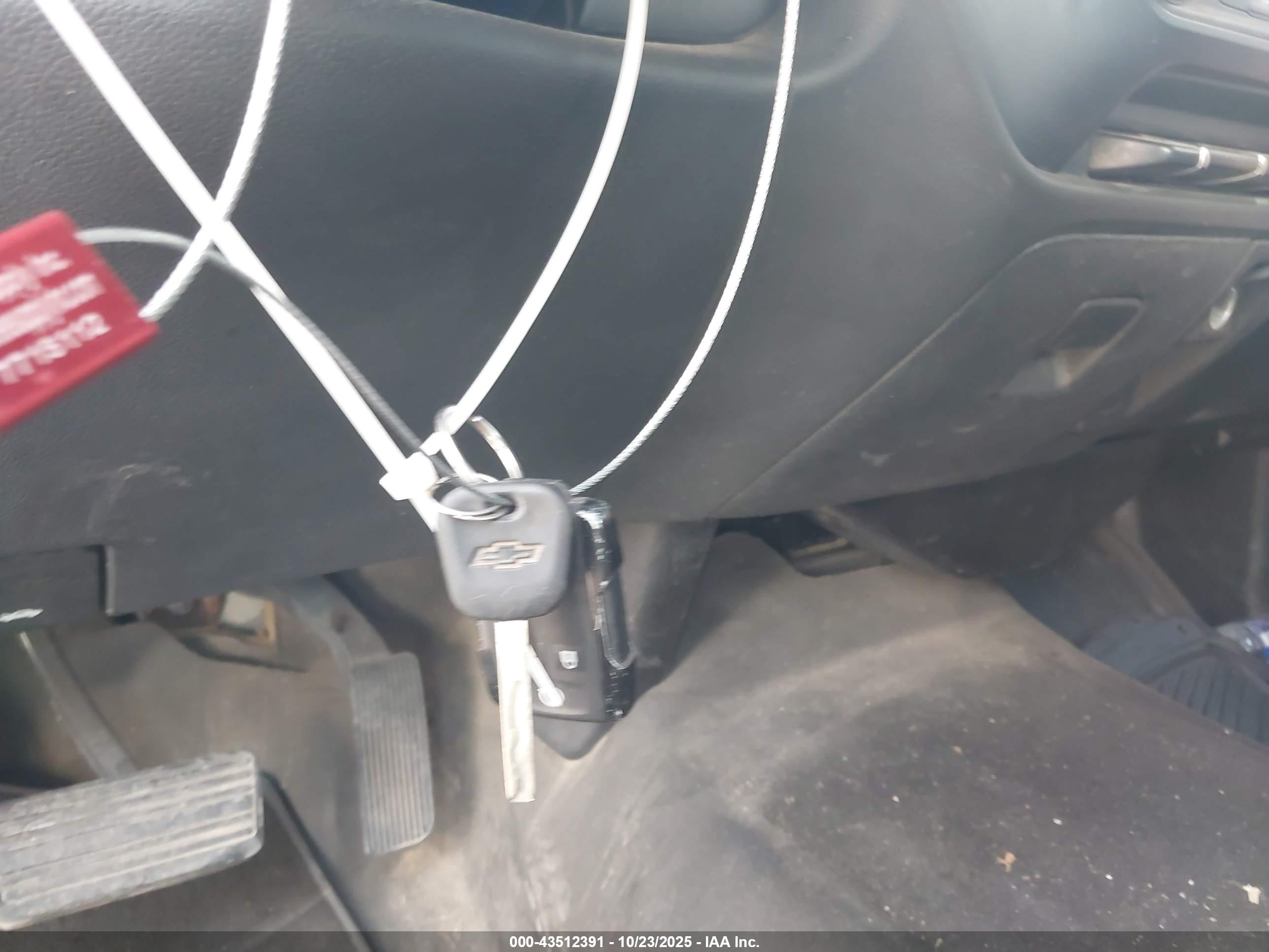 CHEVROLET SILVERADO image 11