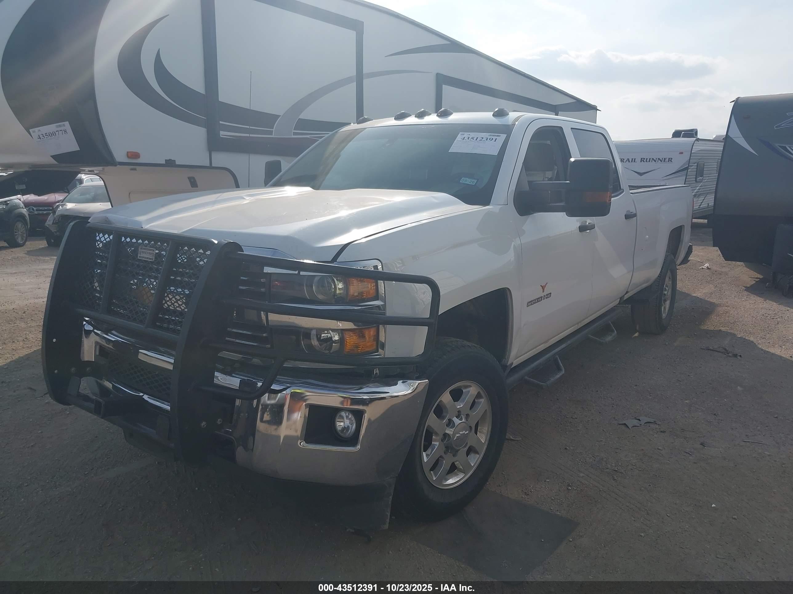 CHEVROLET SILVERADO image 2