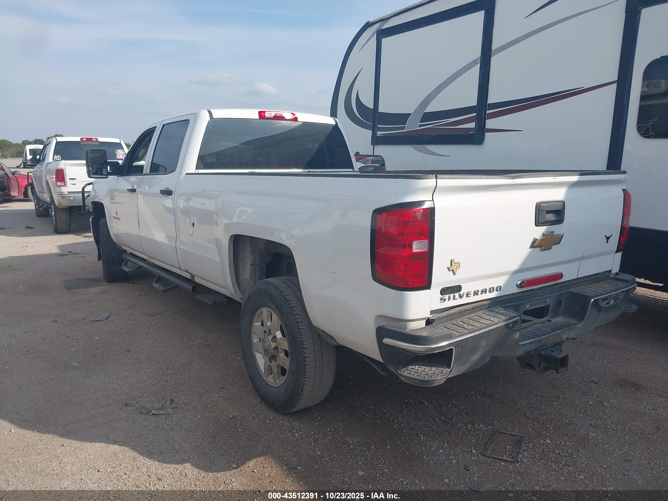 CHEVROLET SILVERADO image 3