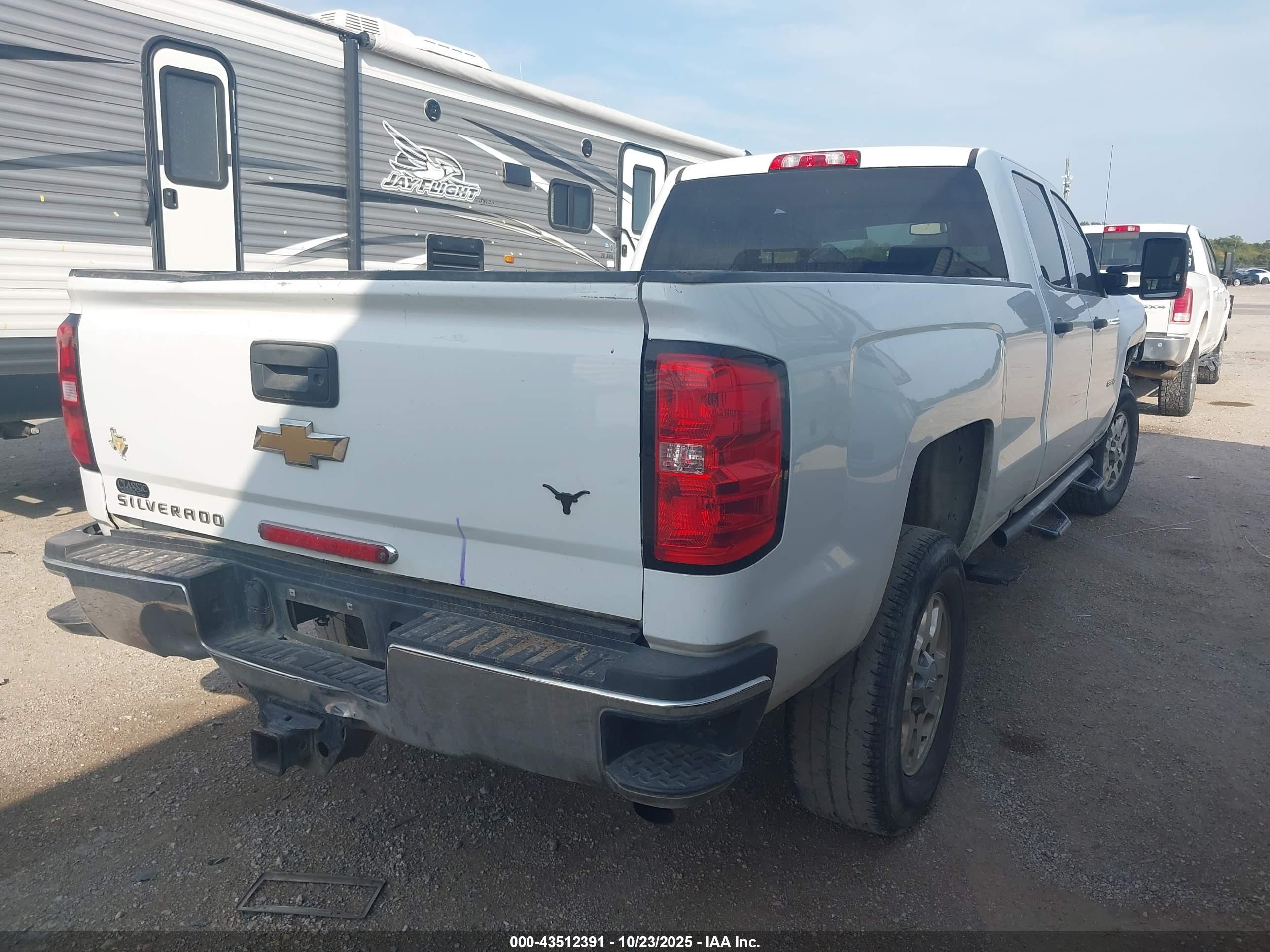 CHEVROLET SILVERADO image 4