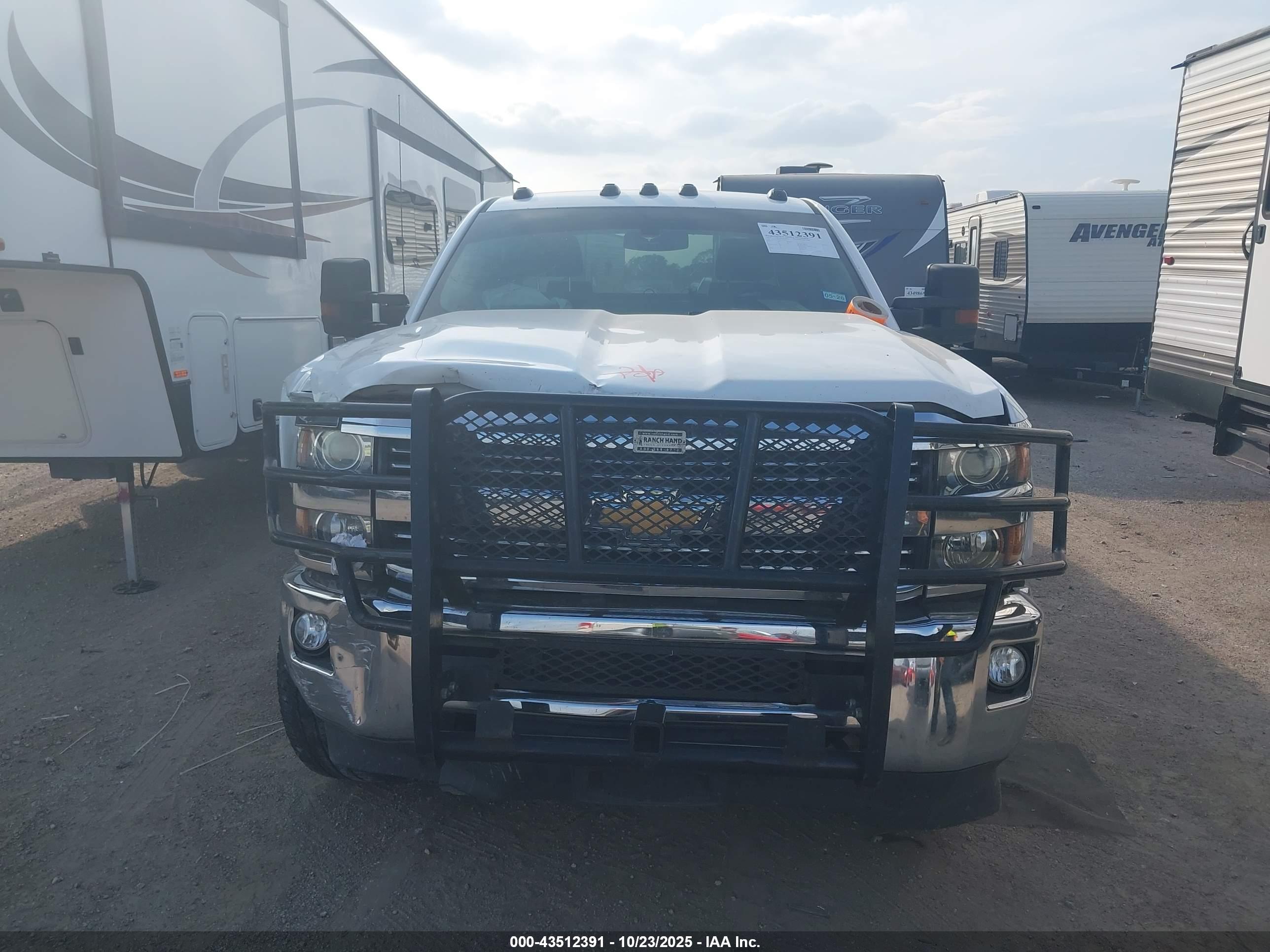 CHEVROLET SILVERADO image 6