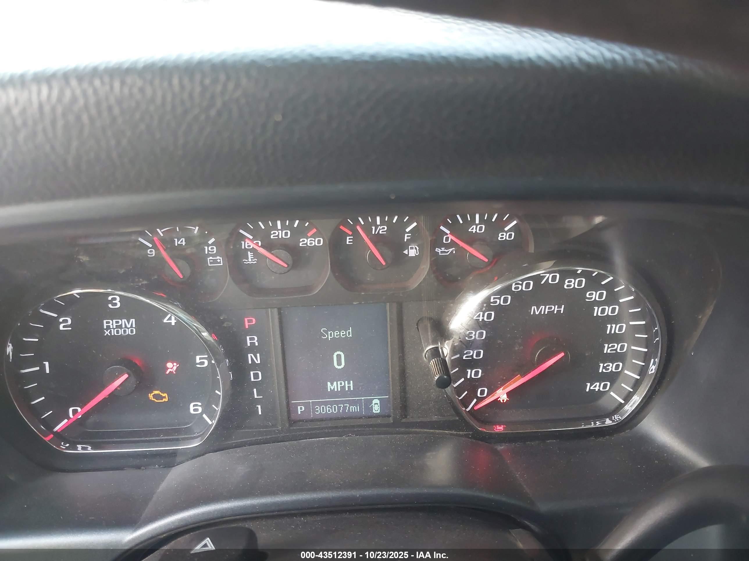 CHEVROLET SILVERADO image 7