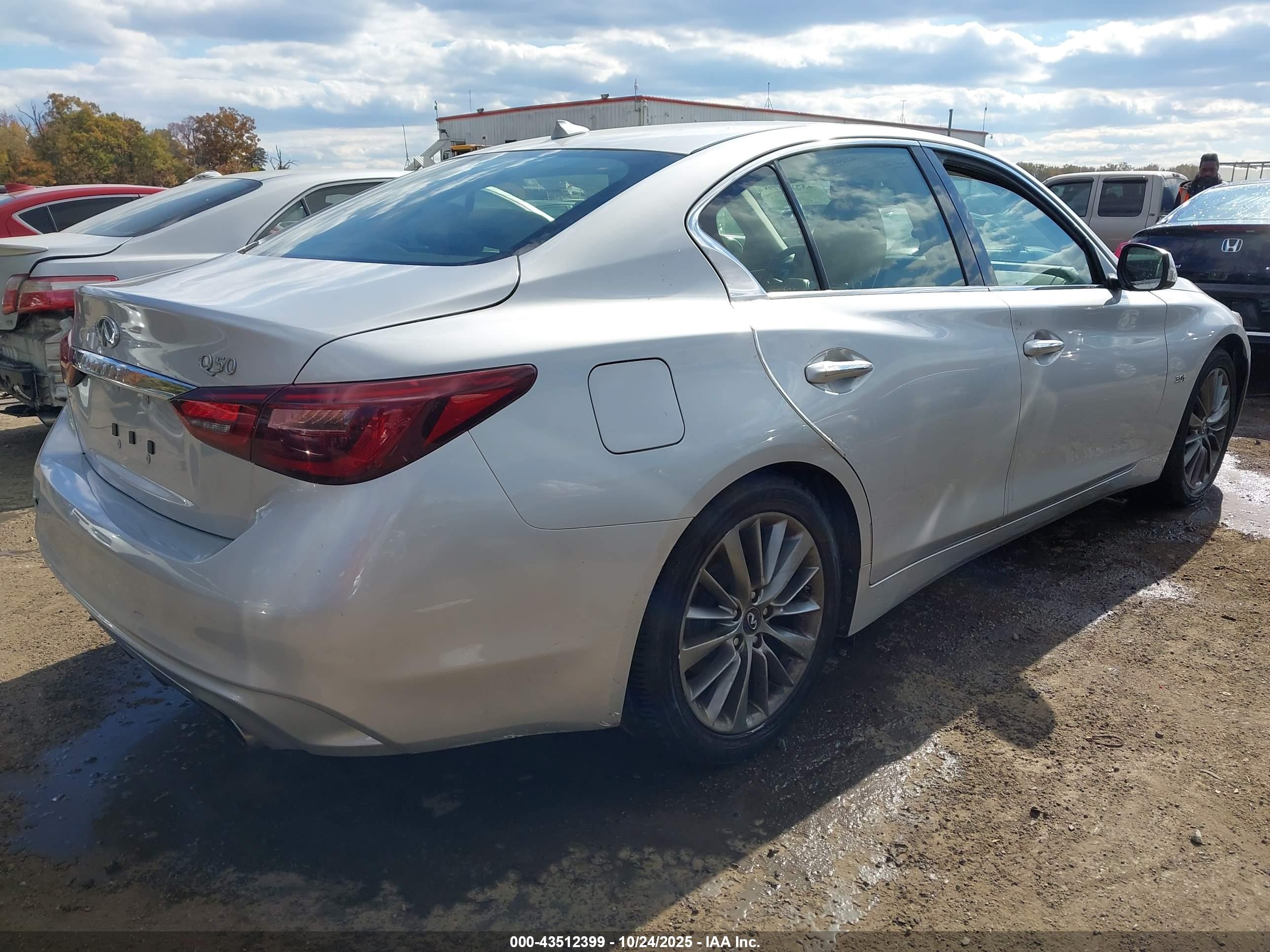 INFINITI Q50 image 4