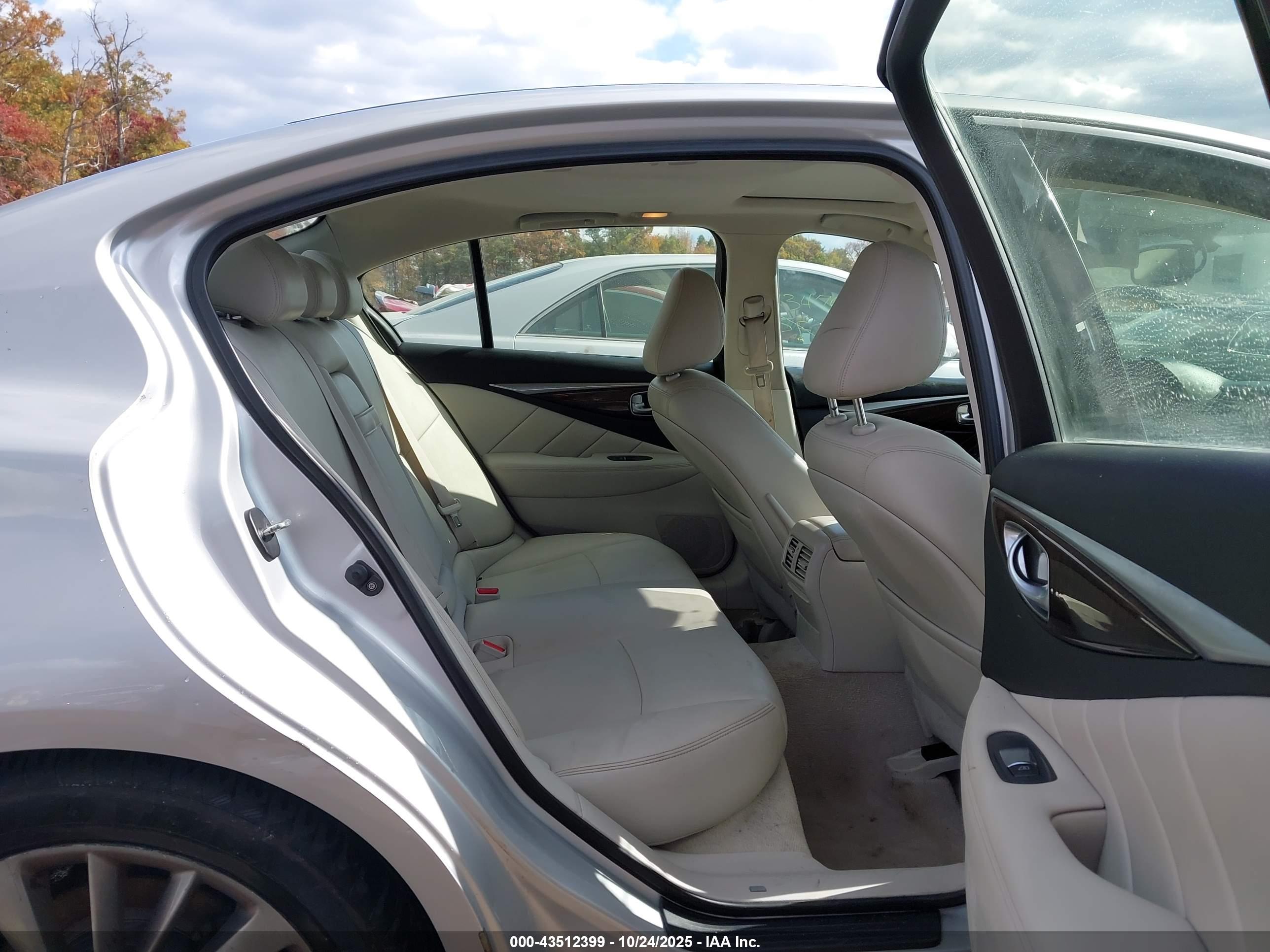 INFINITI Q50 image 8