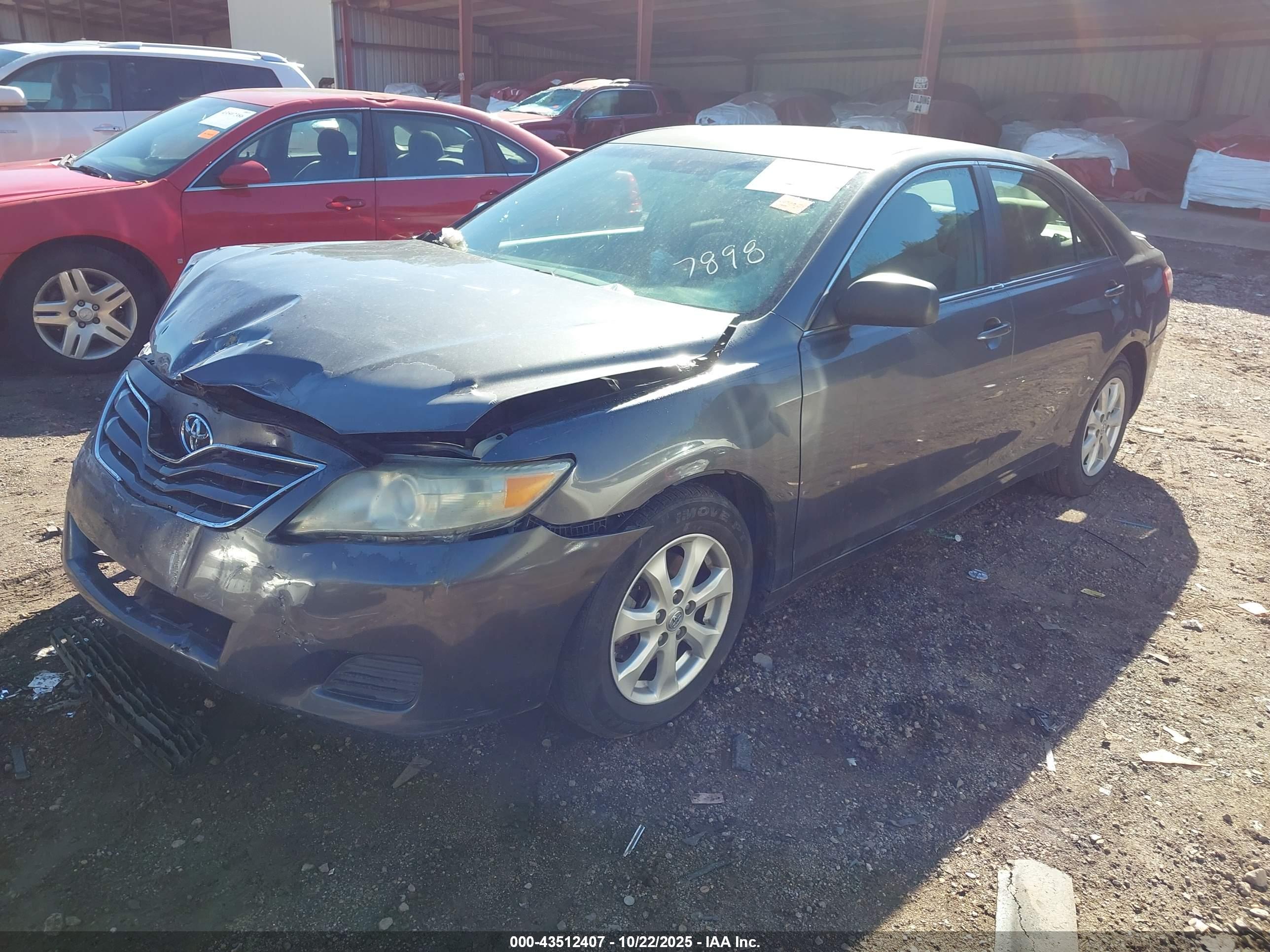 TOYOTA CAMRY image 2