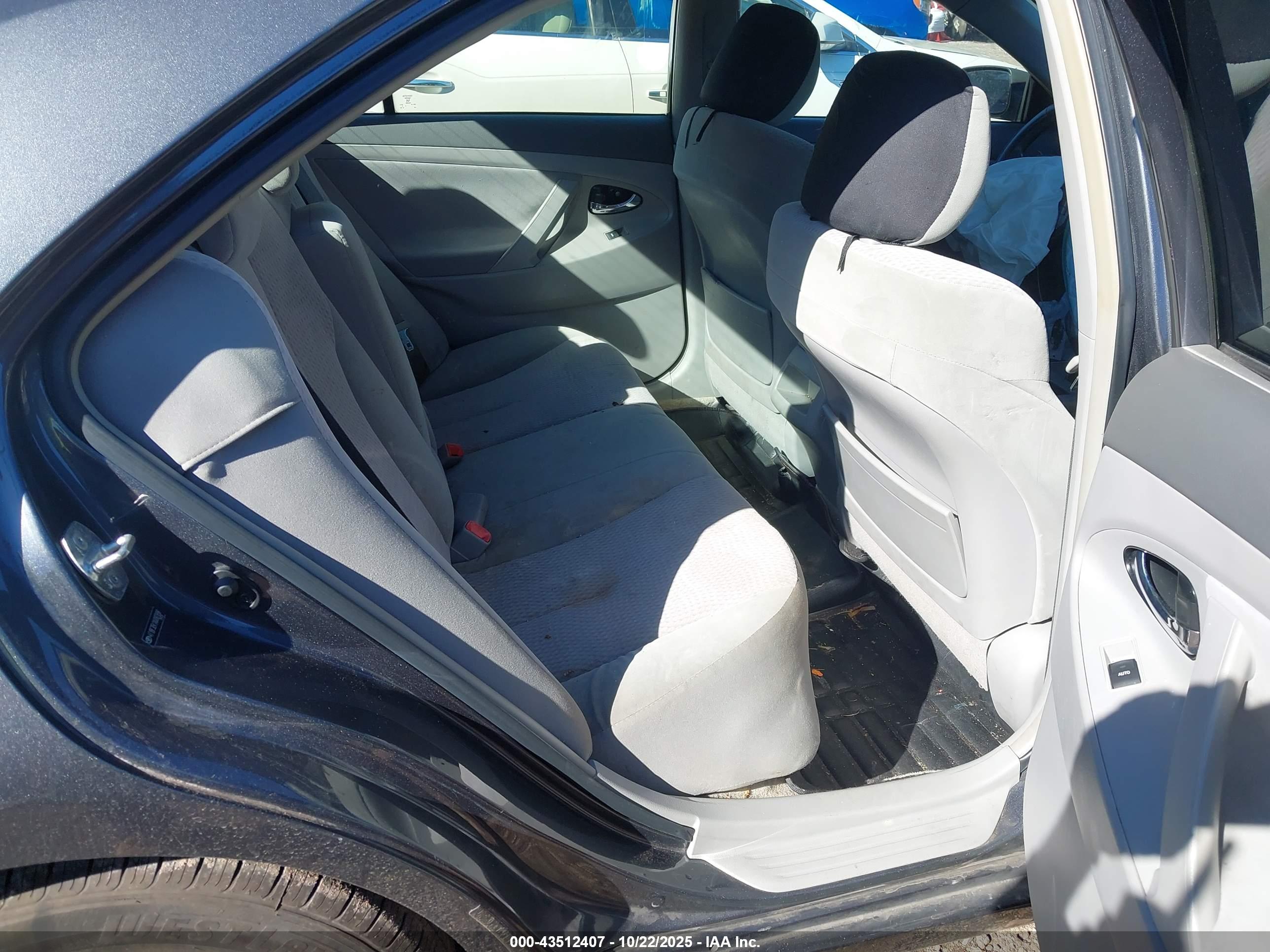 TOYOTA CAMRY image 8