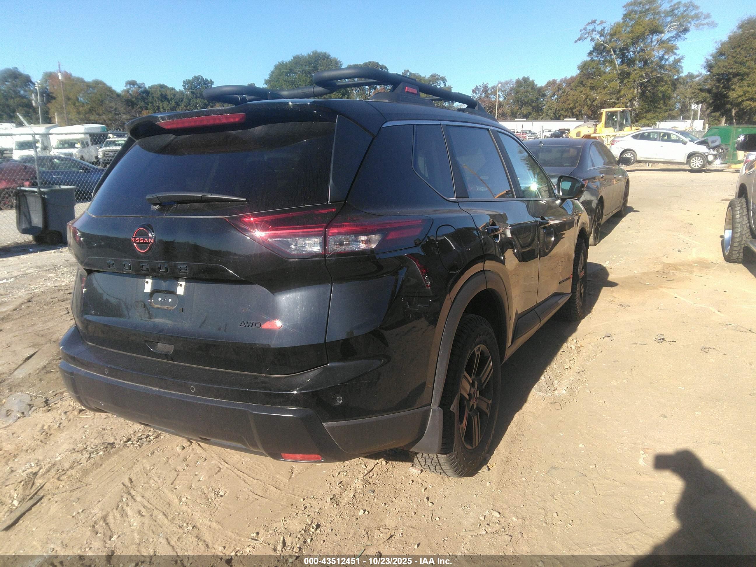 NISSAN ROGUE image 4