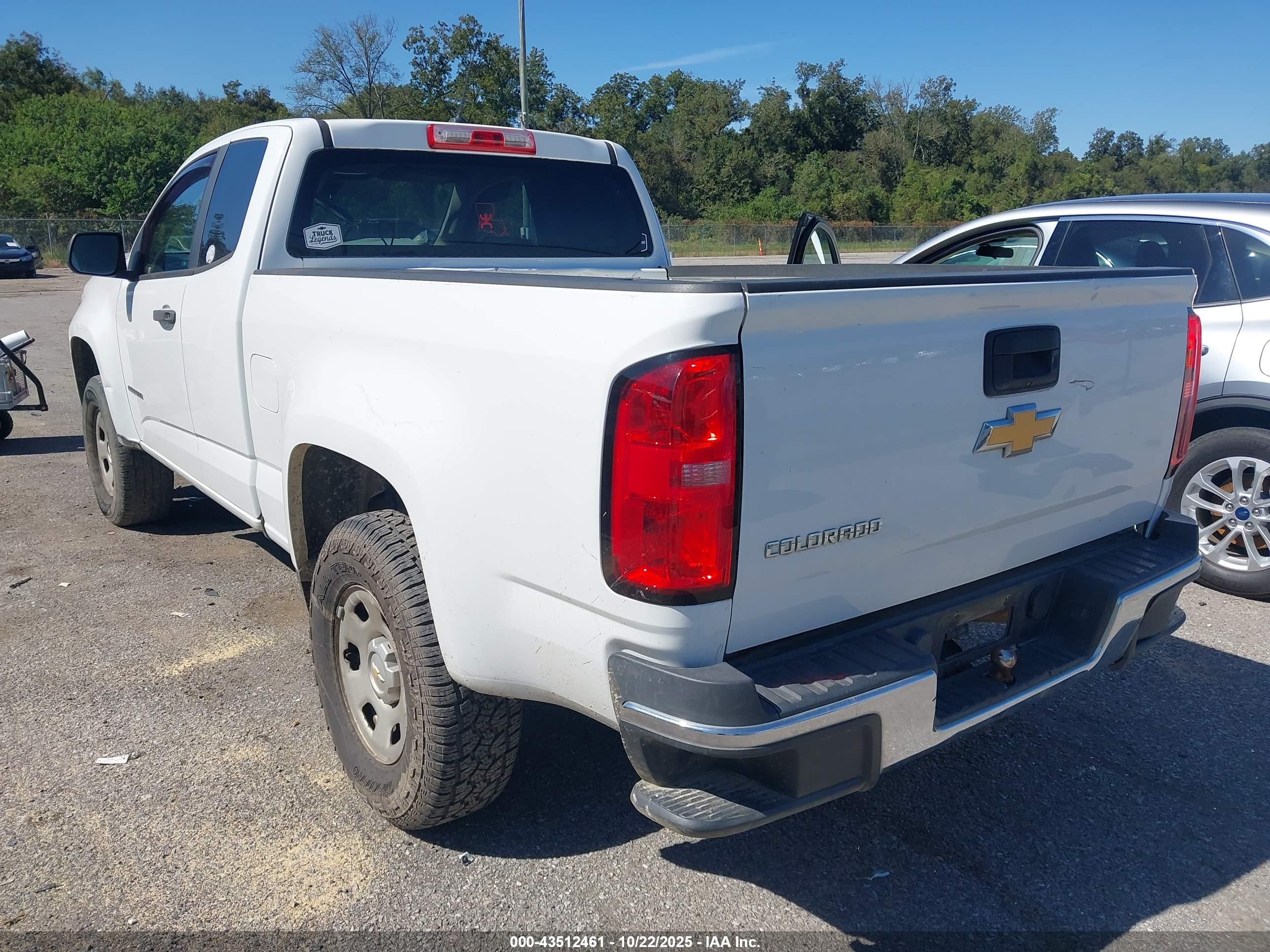 CHEVROLET COLORADO image 3