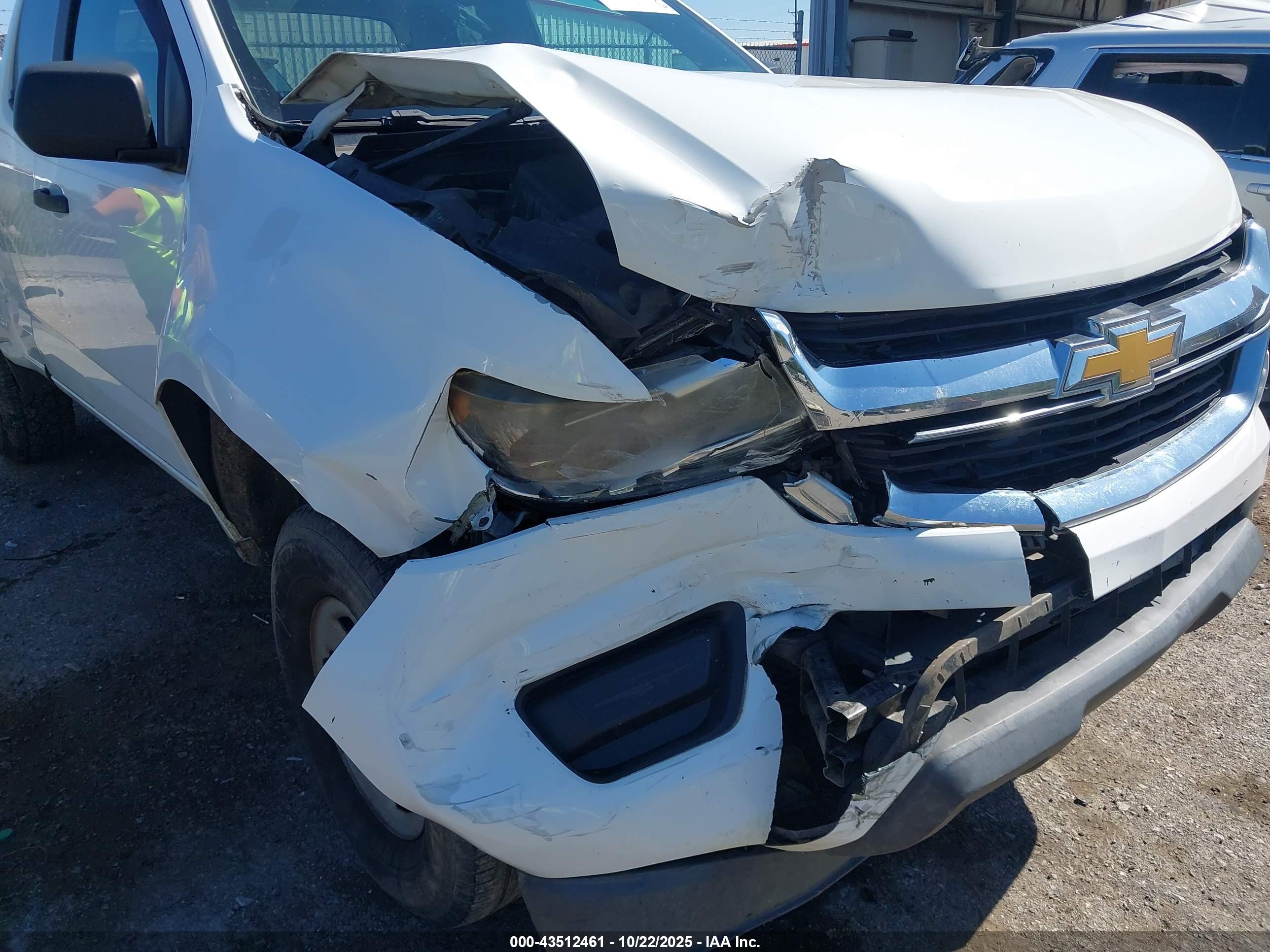 CHEVROLET COLORADO image 6