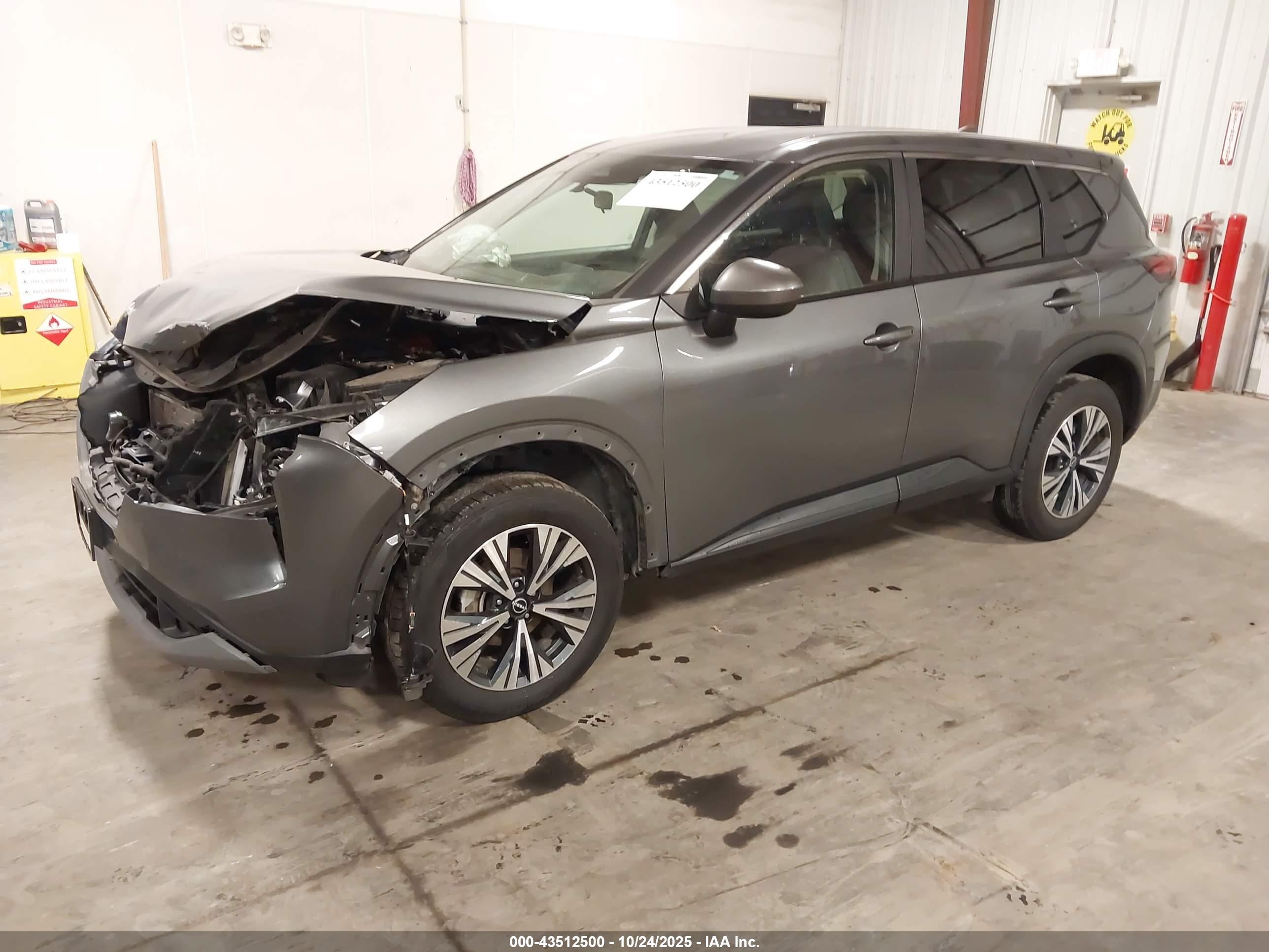 NISSAN ROGUE image 2