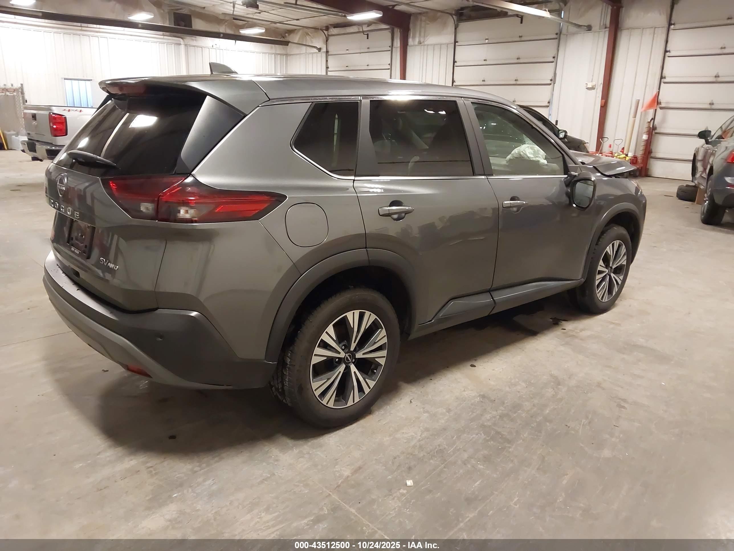 NISSAN ROGUE image 4