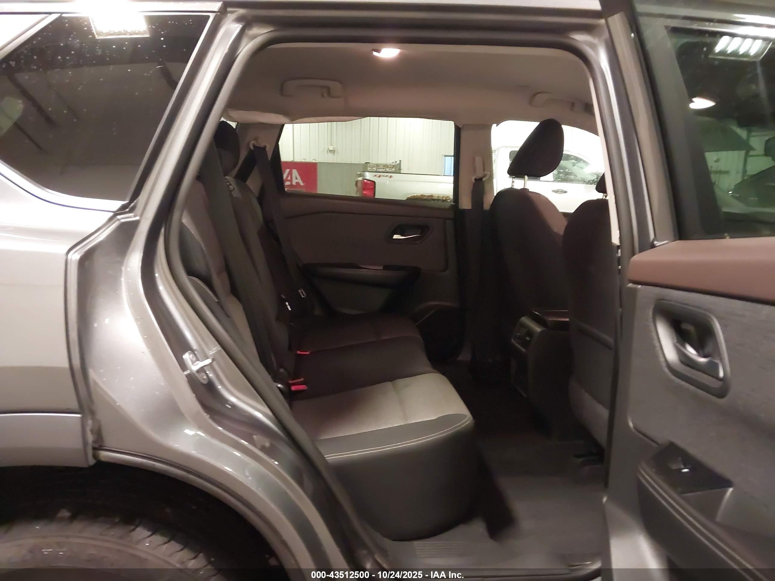 NISSAN ROGUE image 8