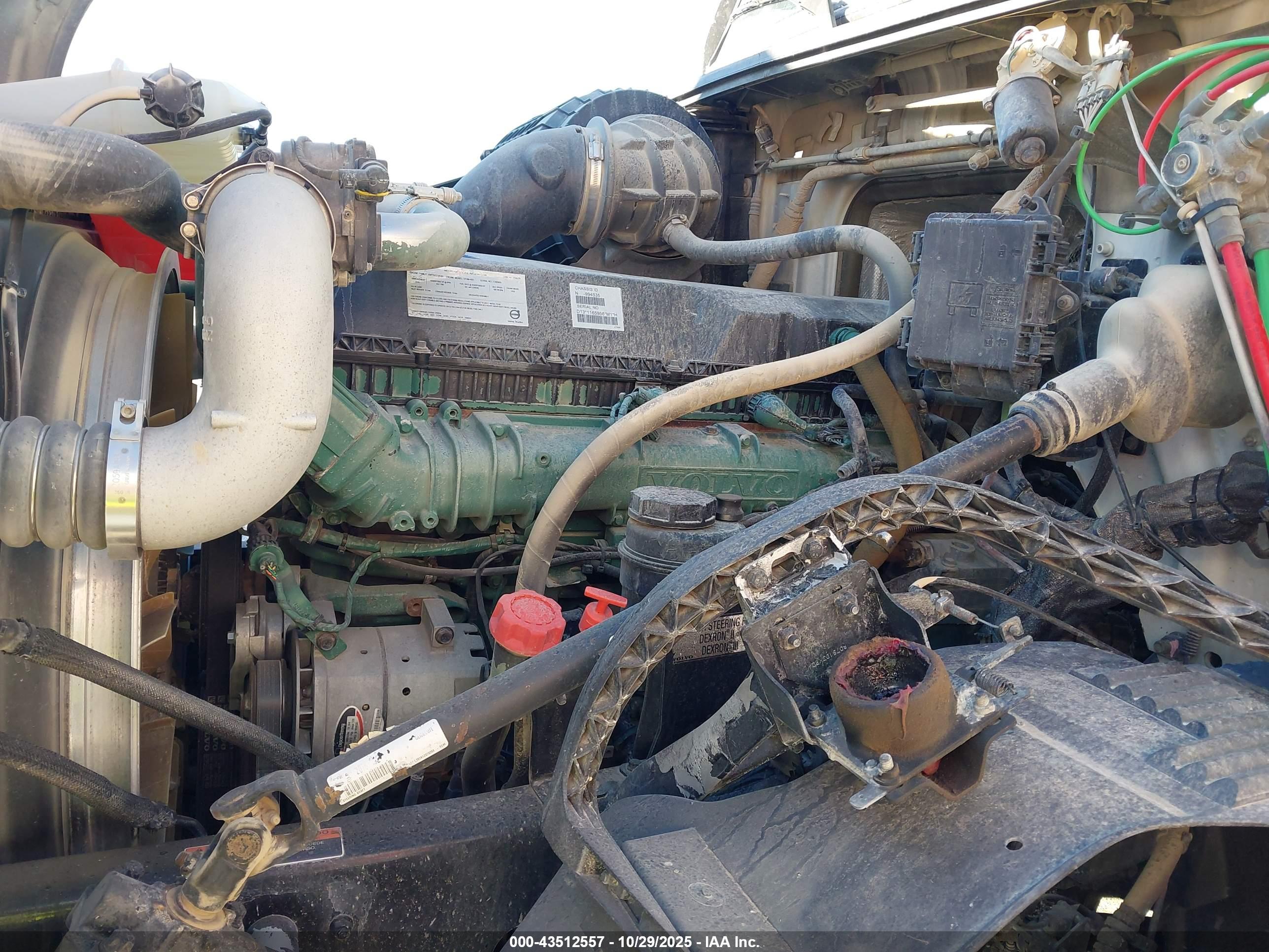 VOLVO VN image 10