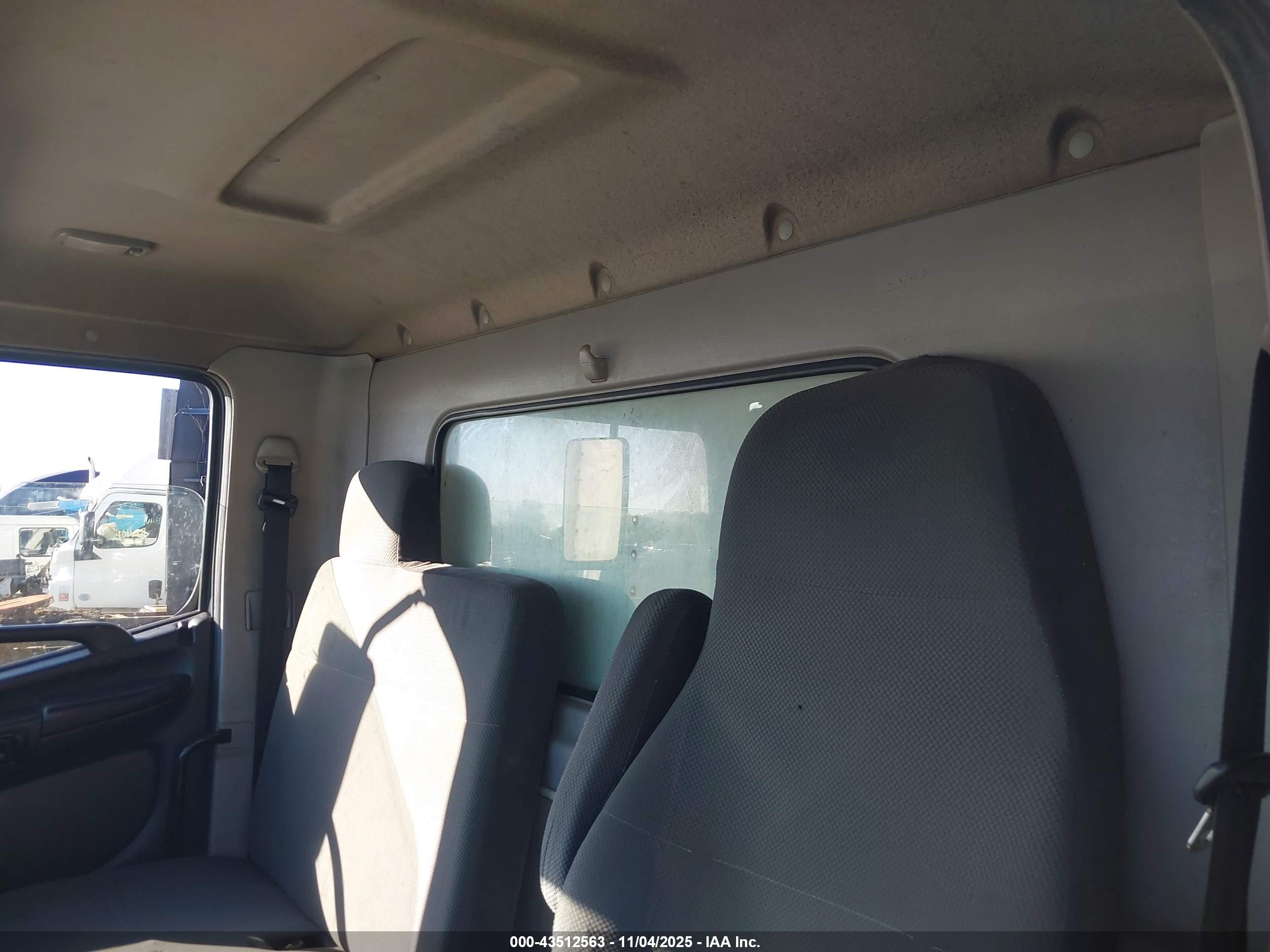 HINO 258/268 image 7