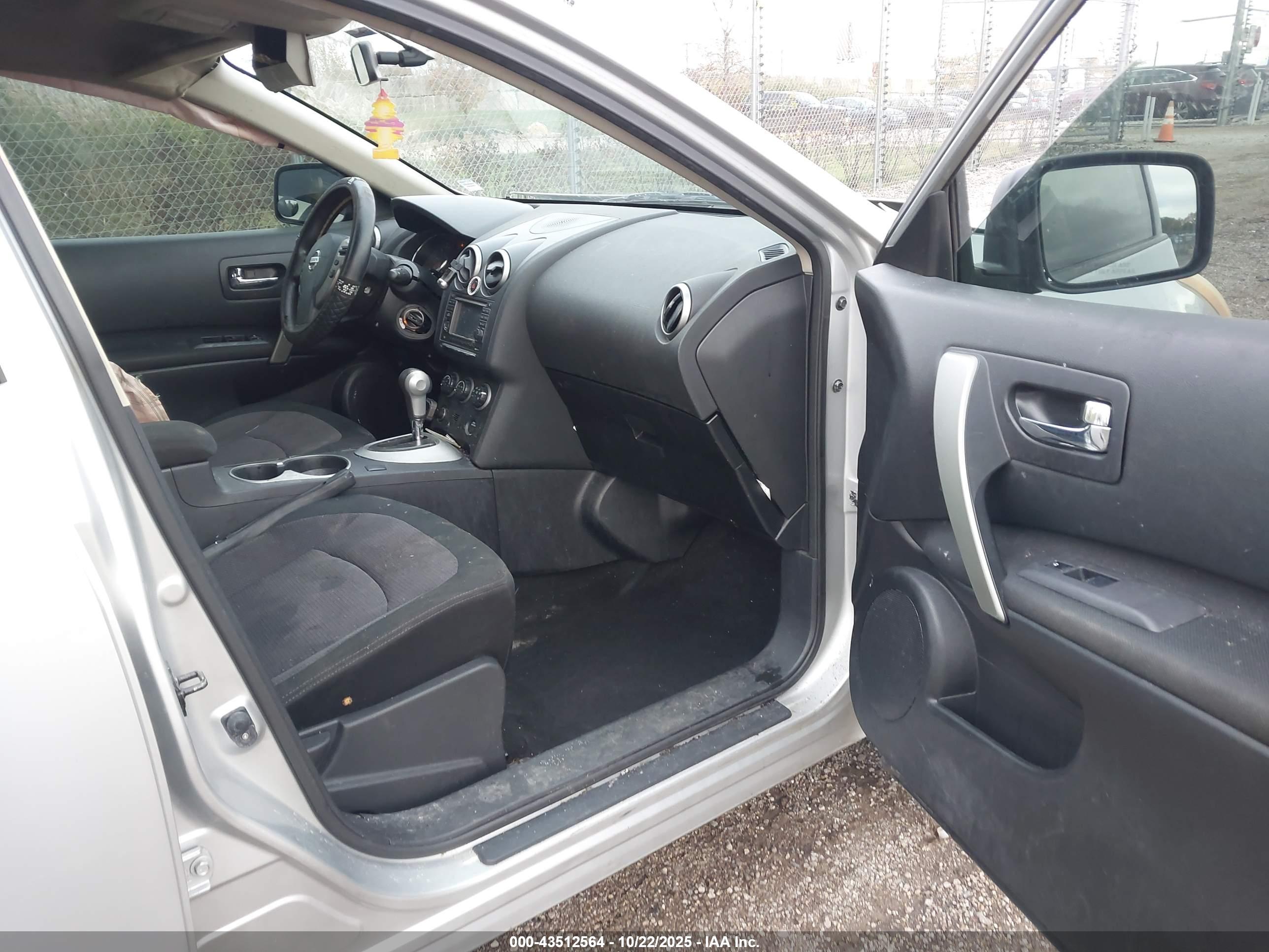 NISSAN ROGUE image 5