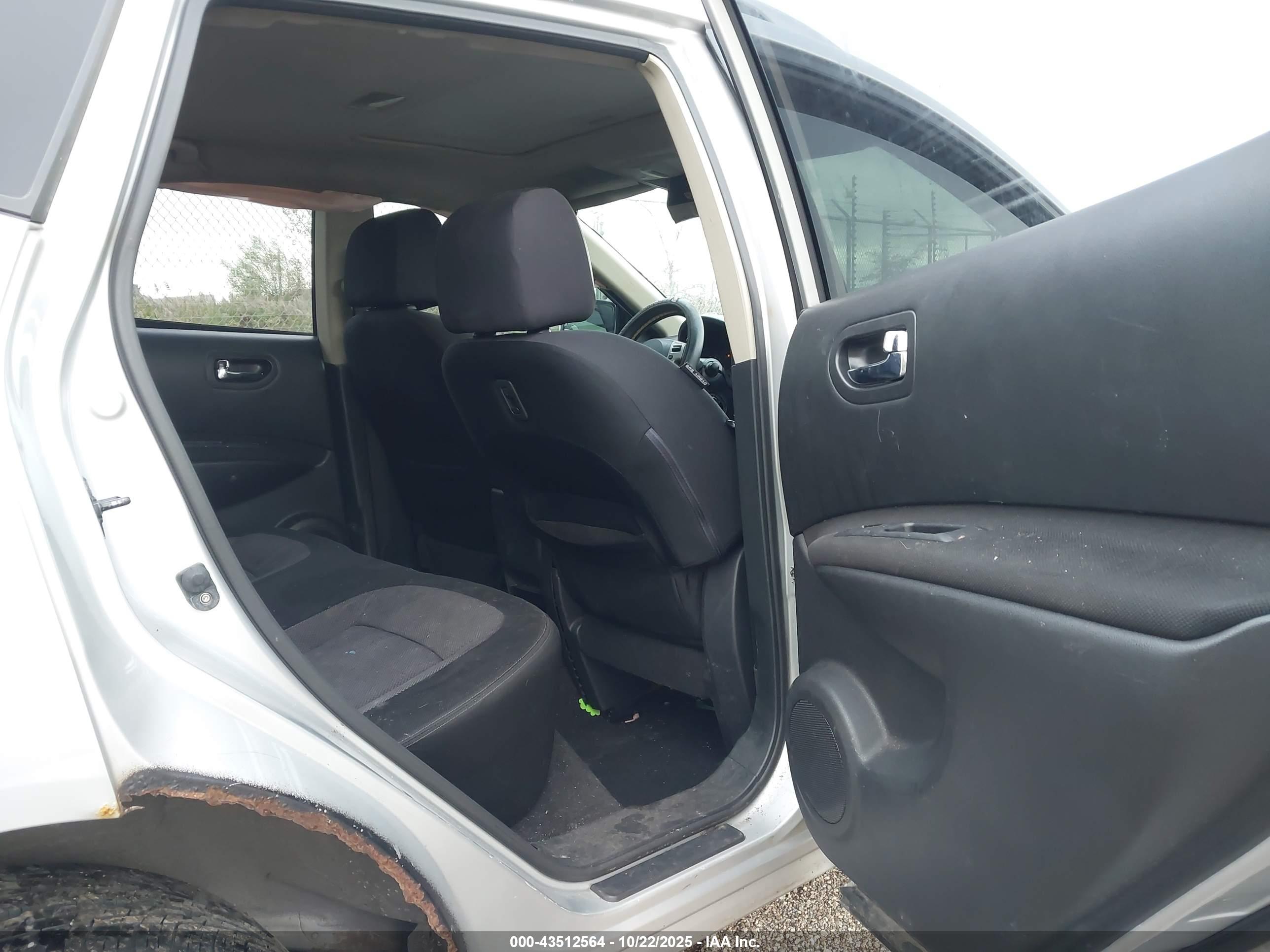 NISSAN ROGUE image 8