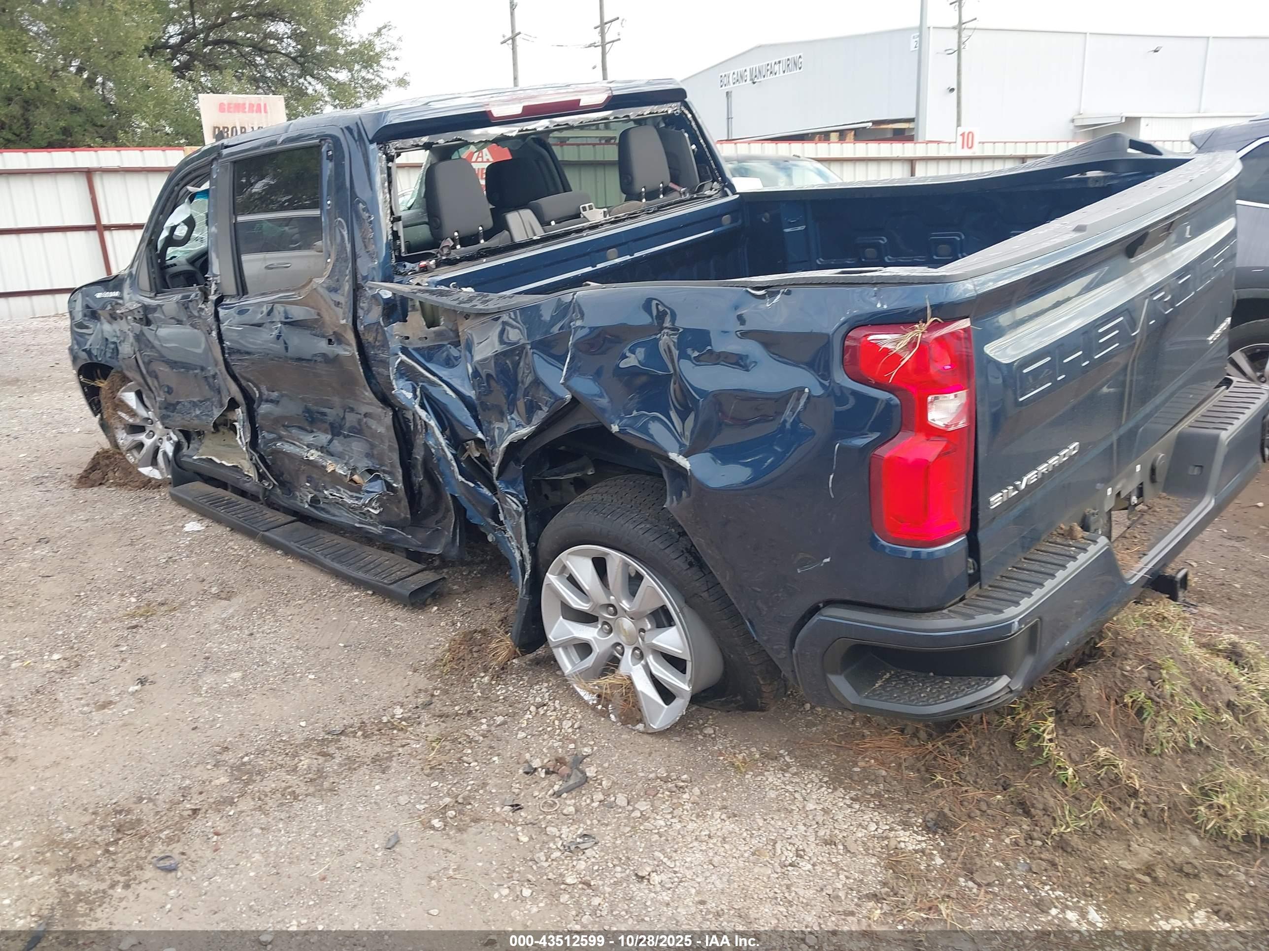 CHEVROLET SILVERADO image 3