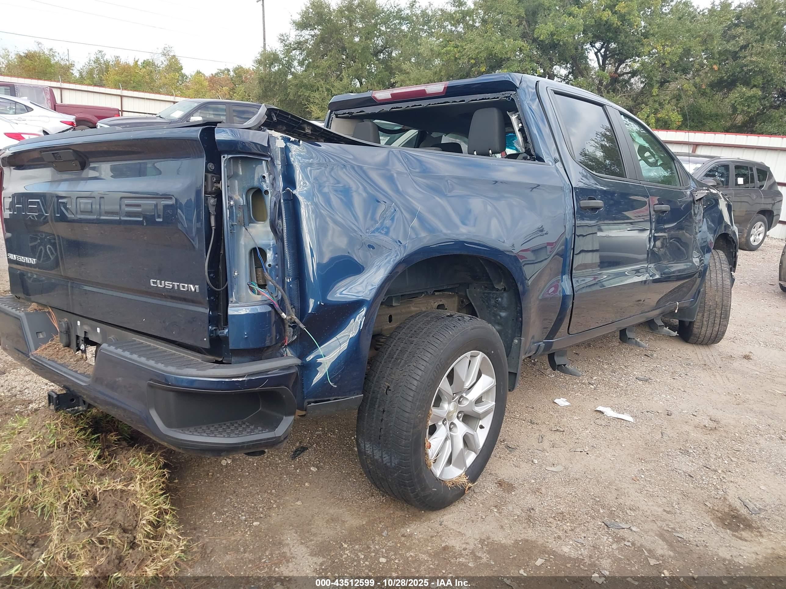 CHEVROLET SILVERADO image 4