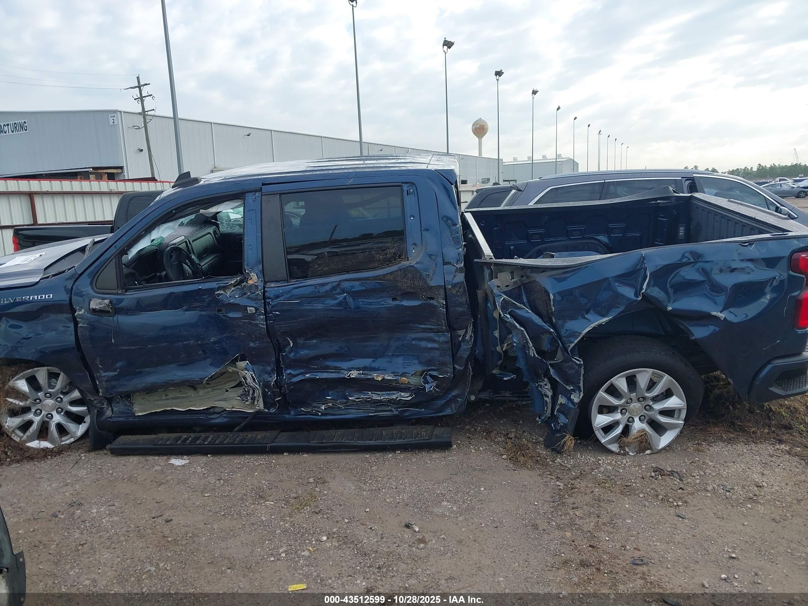 CHEVROLET SILVERADO image 6