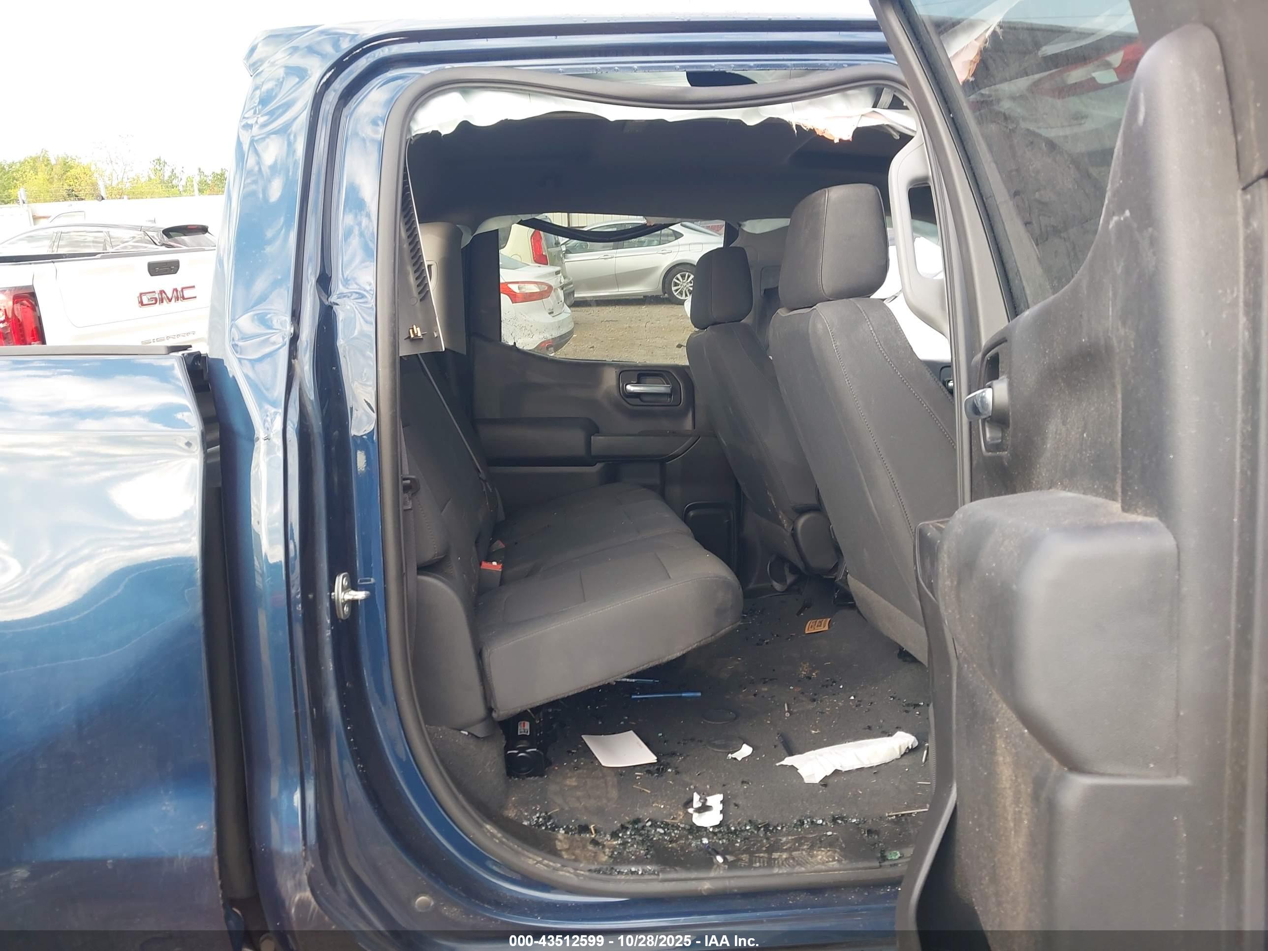 CHEVROLET SILVERADO image 8