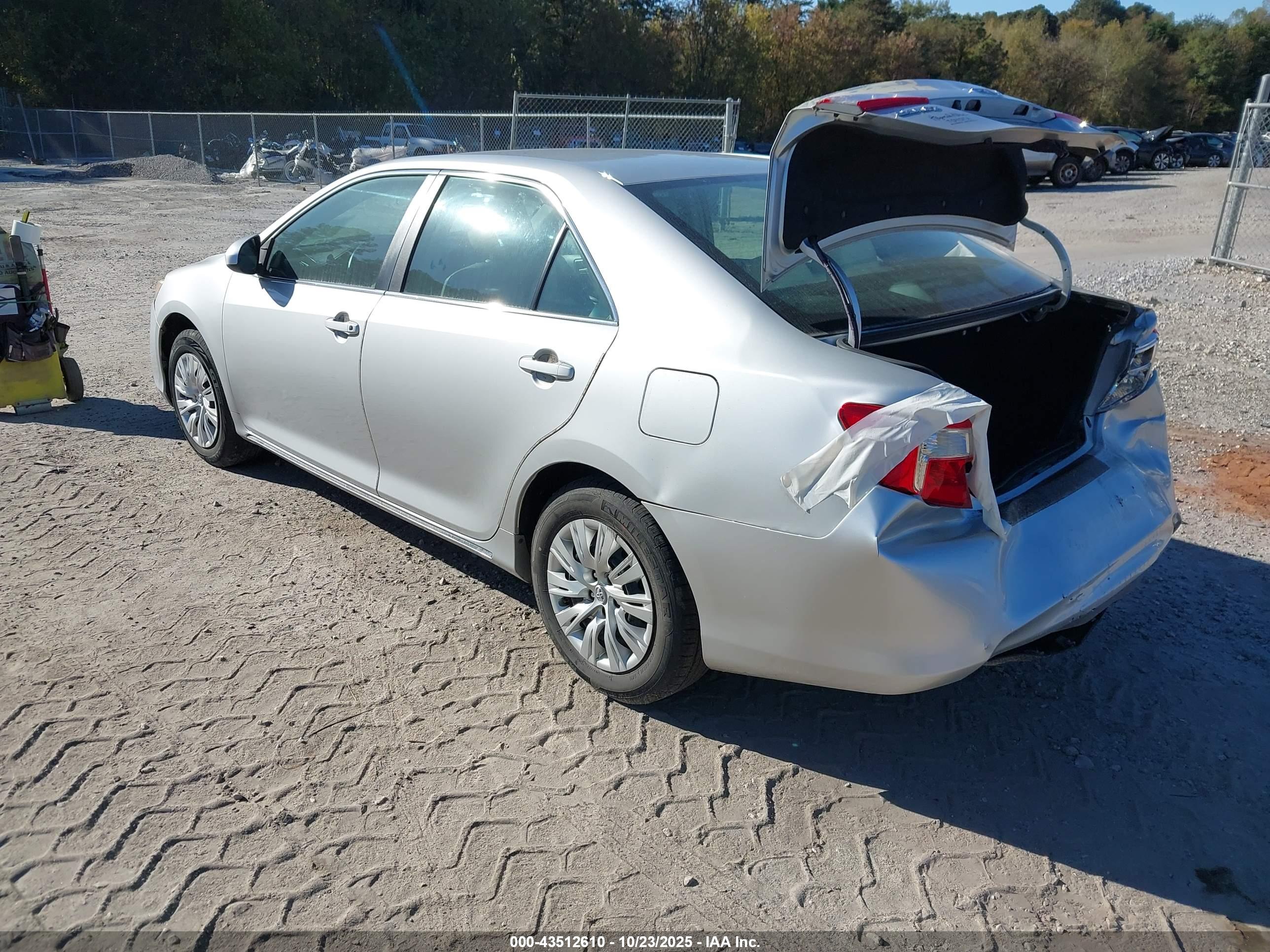 TOYOTA CAMRY image 3