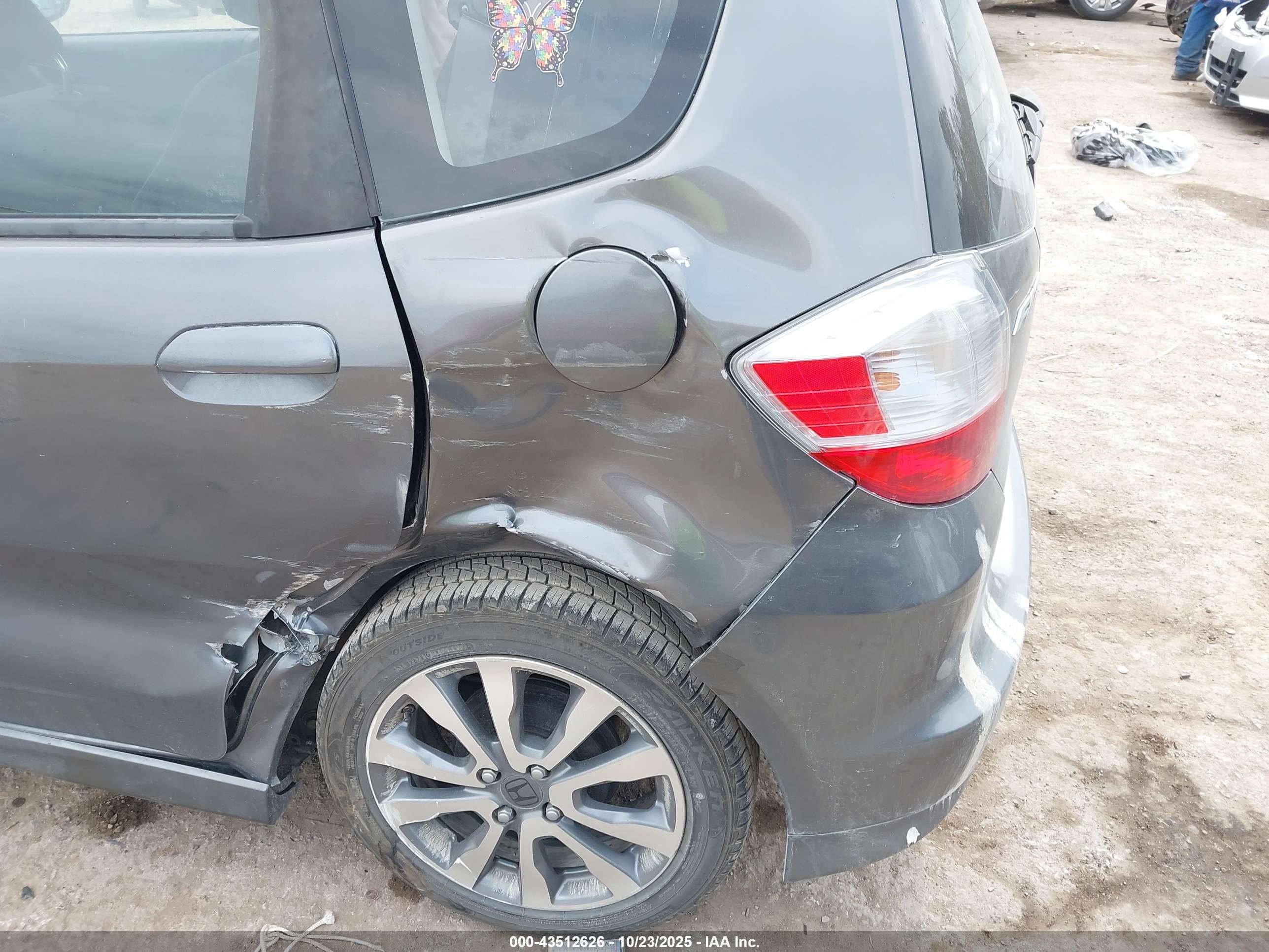 HONDA FIT image 6