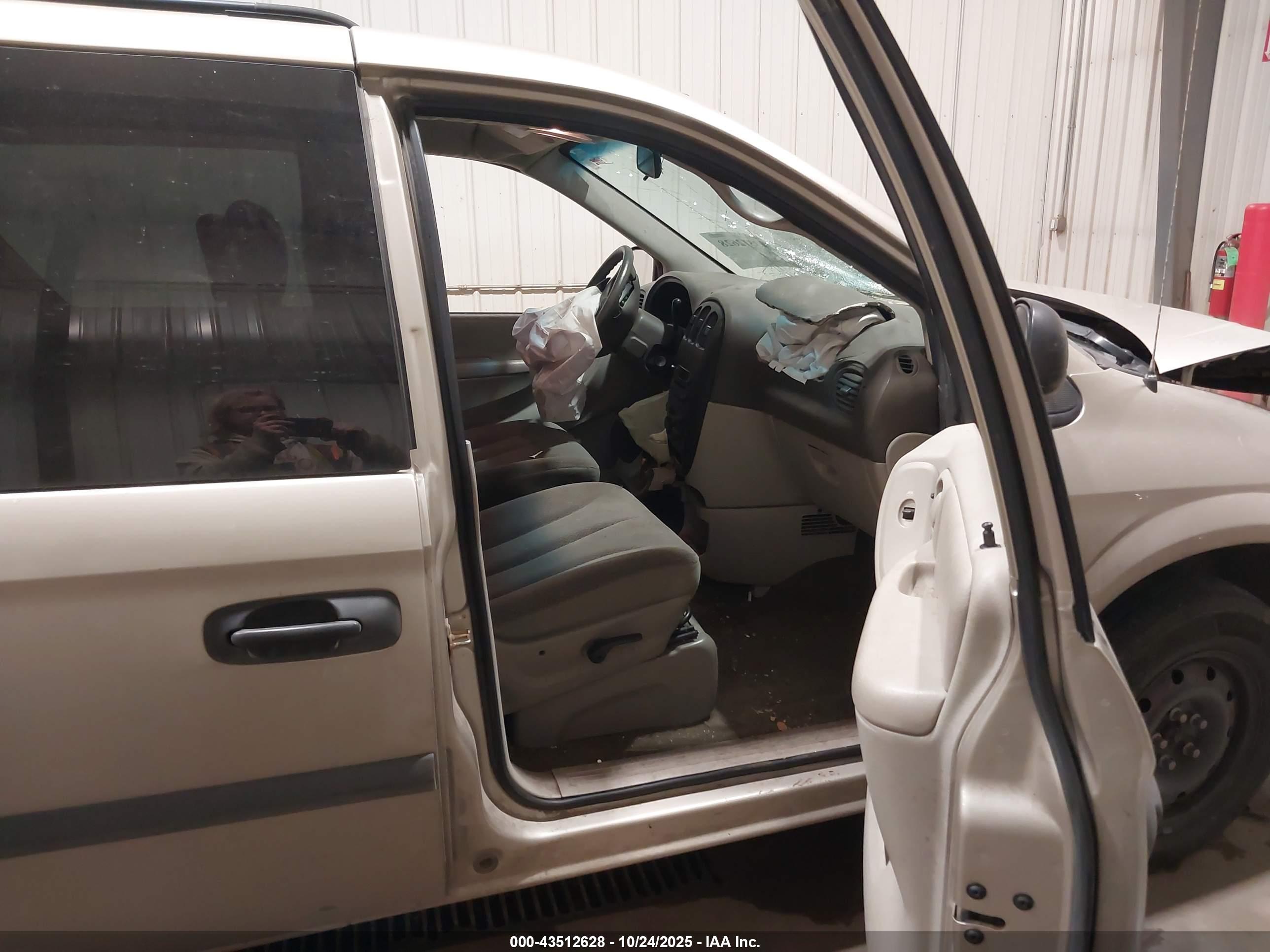 DODGE GRAND image 5