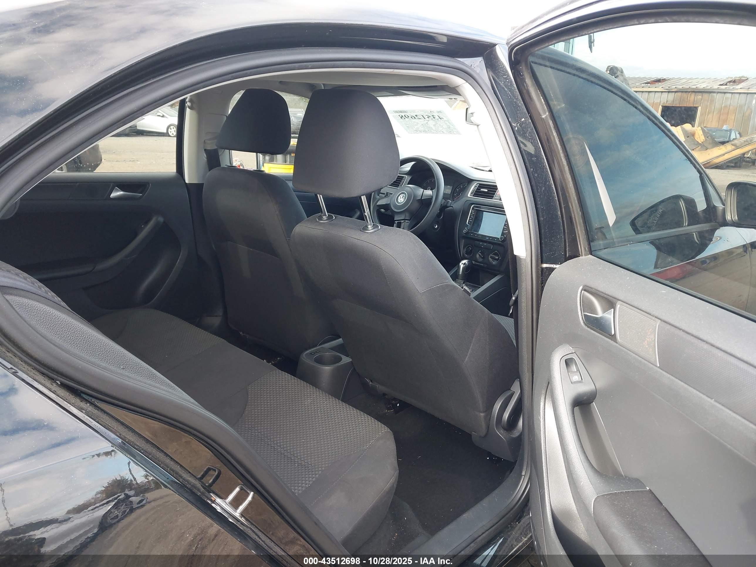 VOLKSWAGEN JETTA image 8
