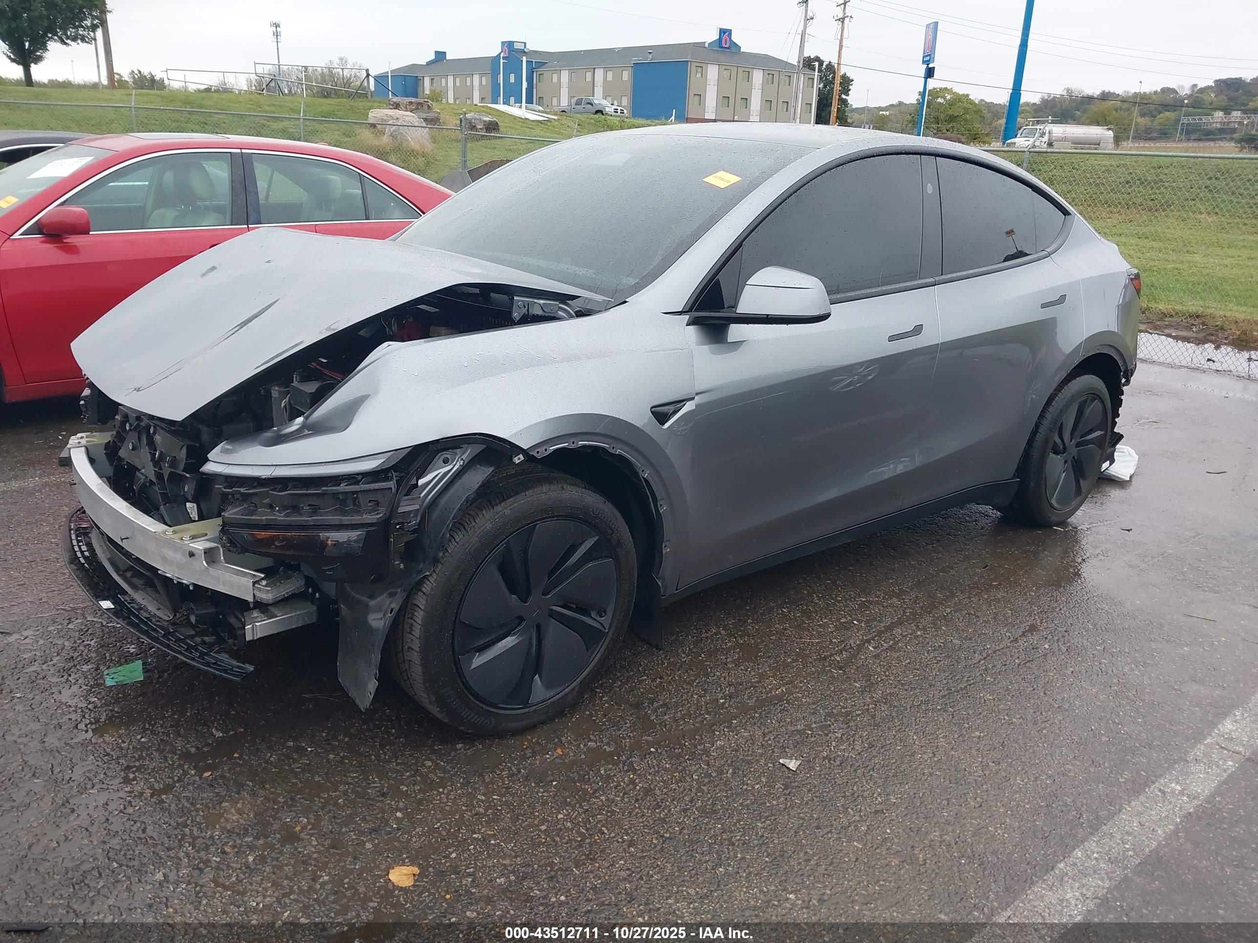 TESLA MODEL image 2