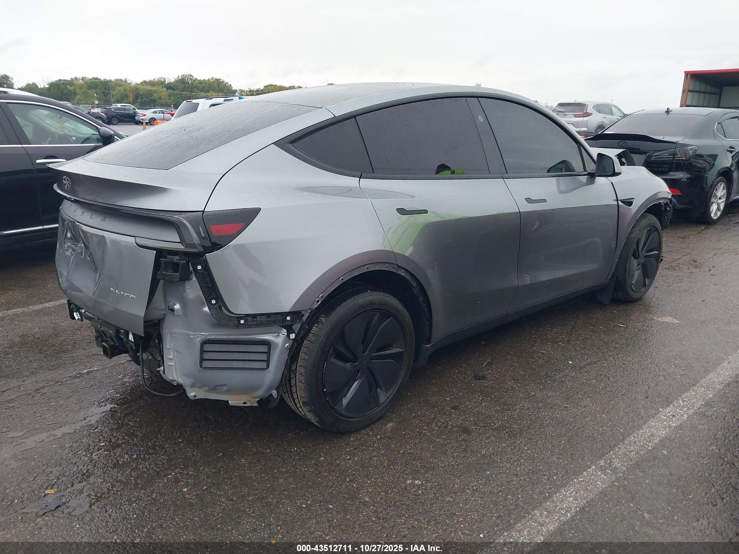 TESLA MODEL image 4