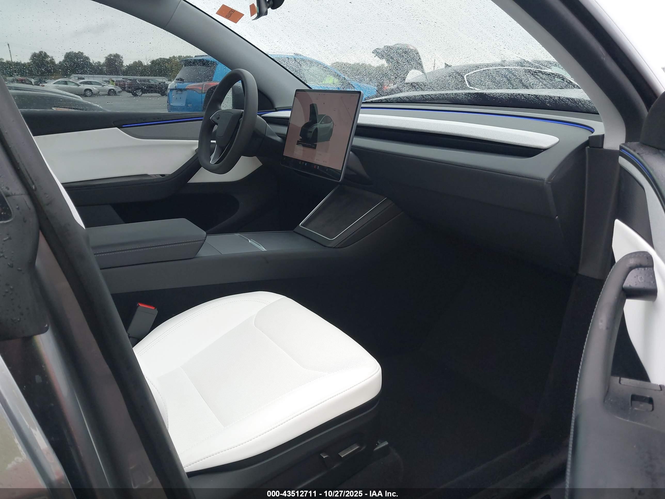TESLA MODEL image 5