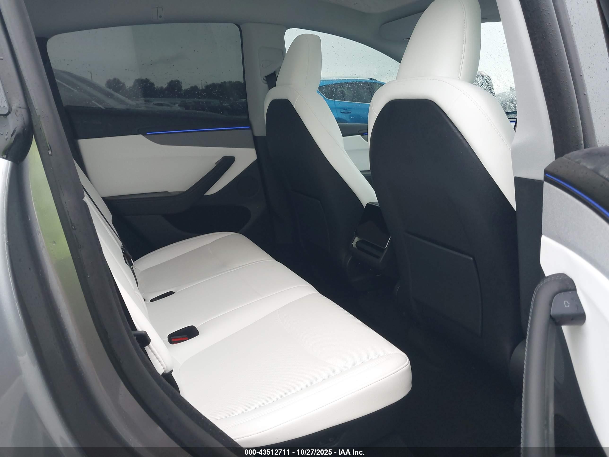 TESLA MODEL image 8