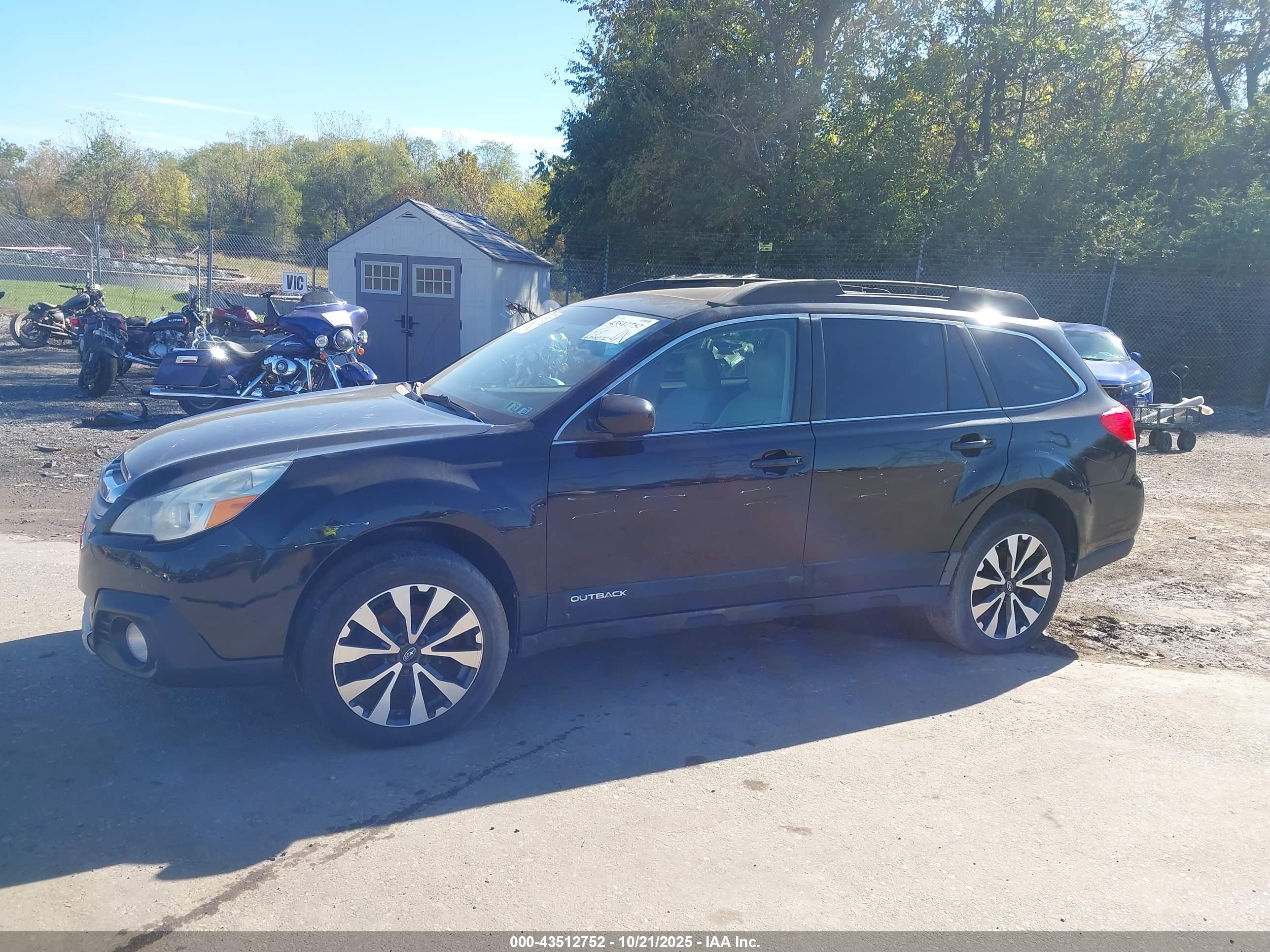 SUBARU OUTBACK image 6