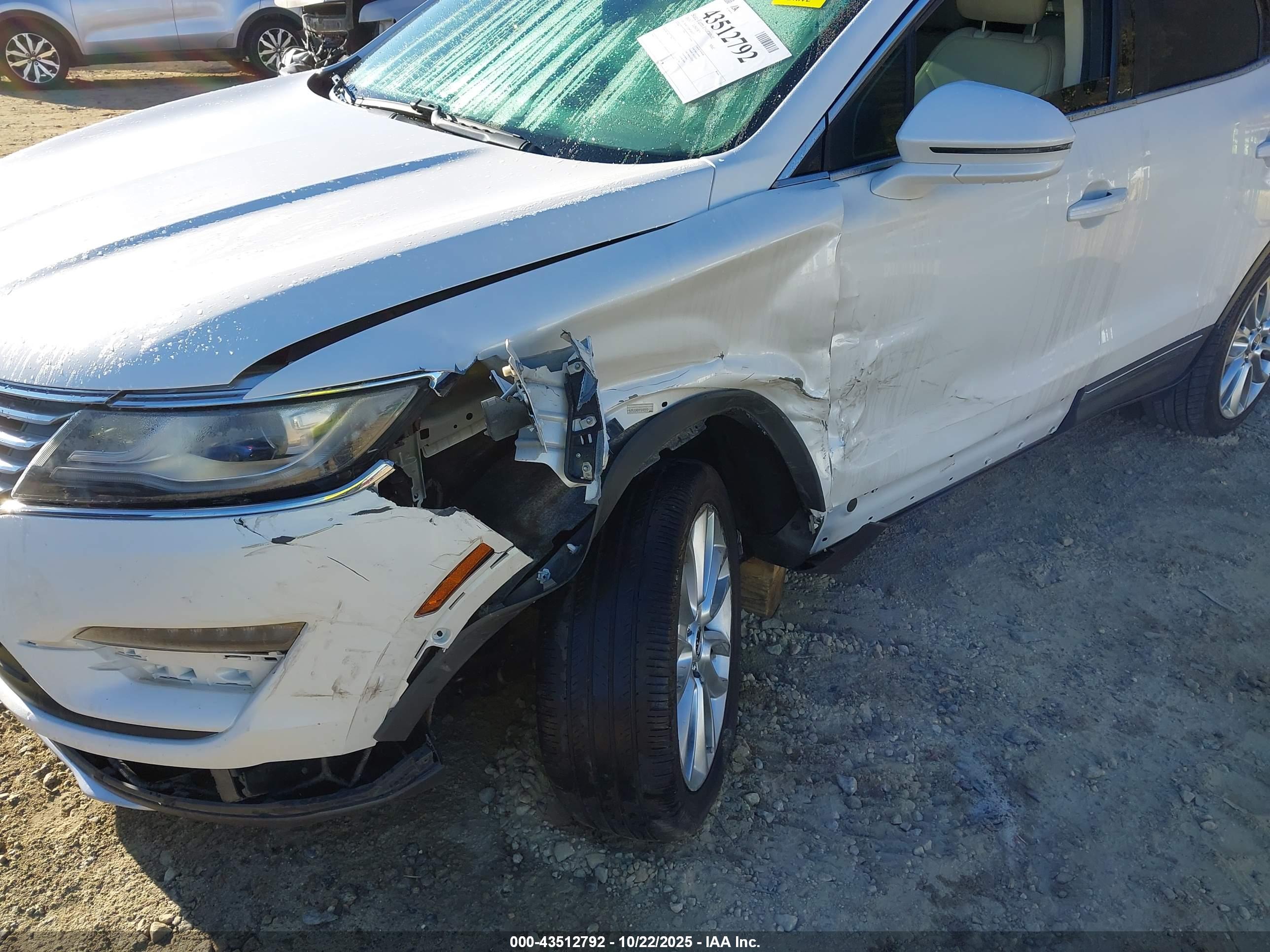 LINCOLN MKC image 6