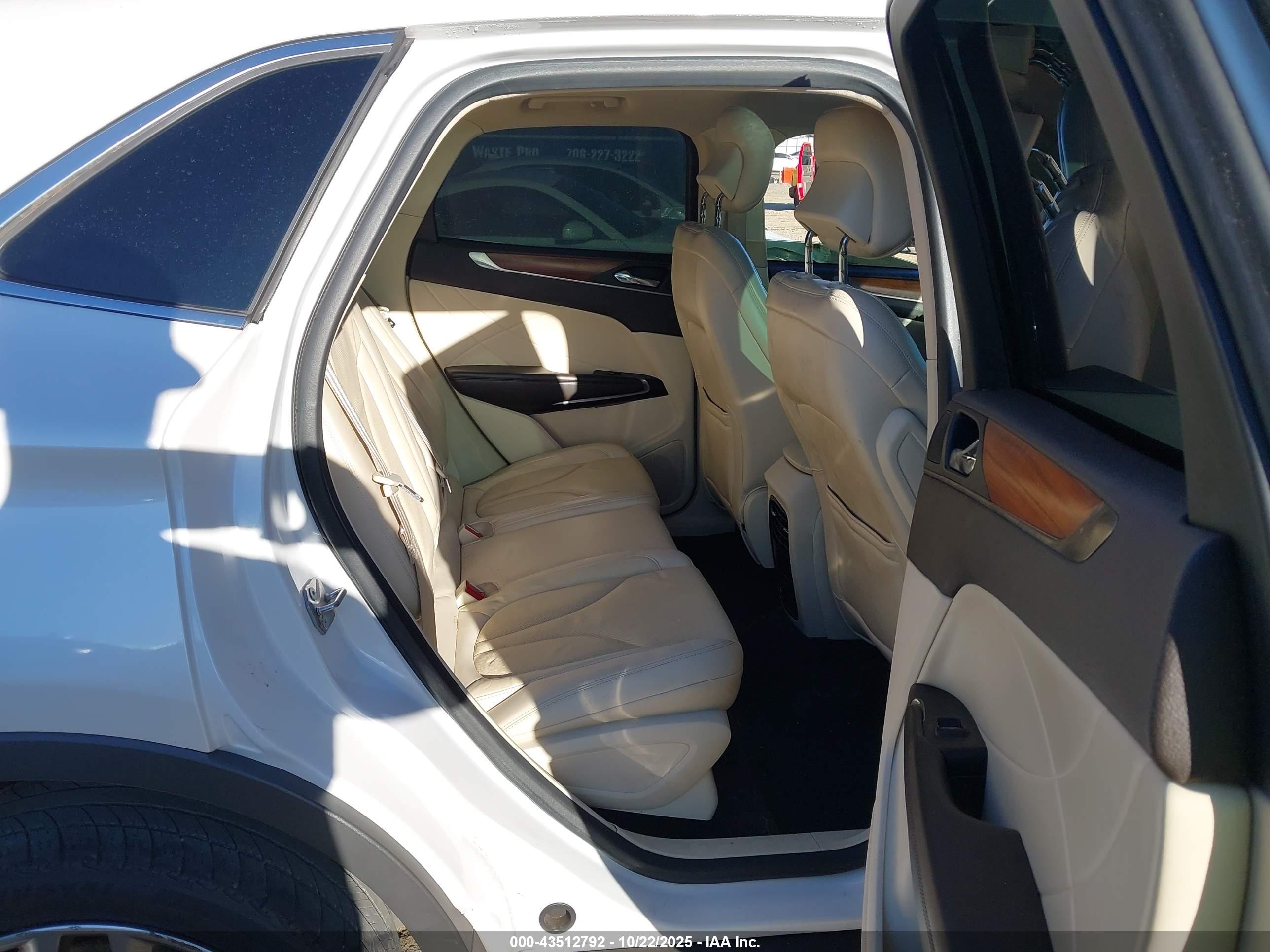LINCOLN MKC image 8