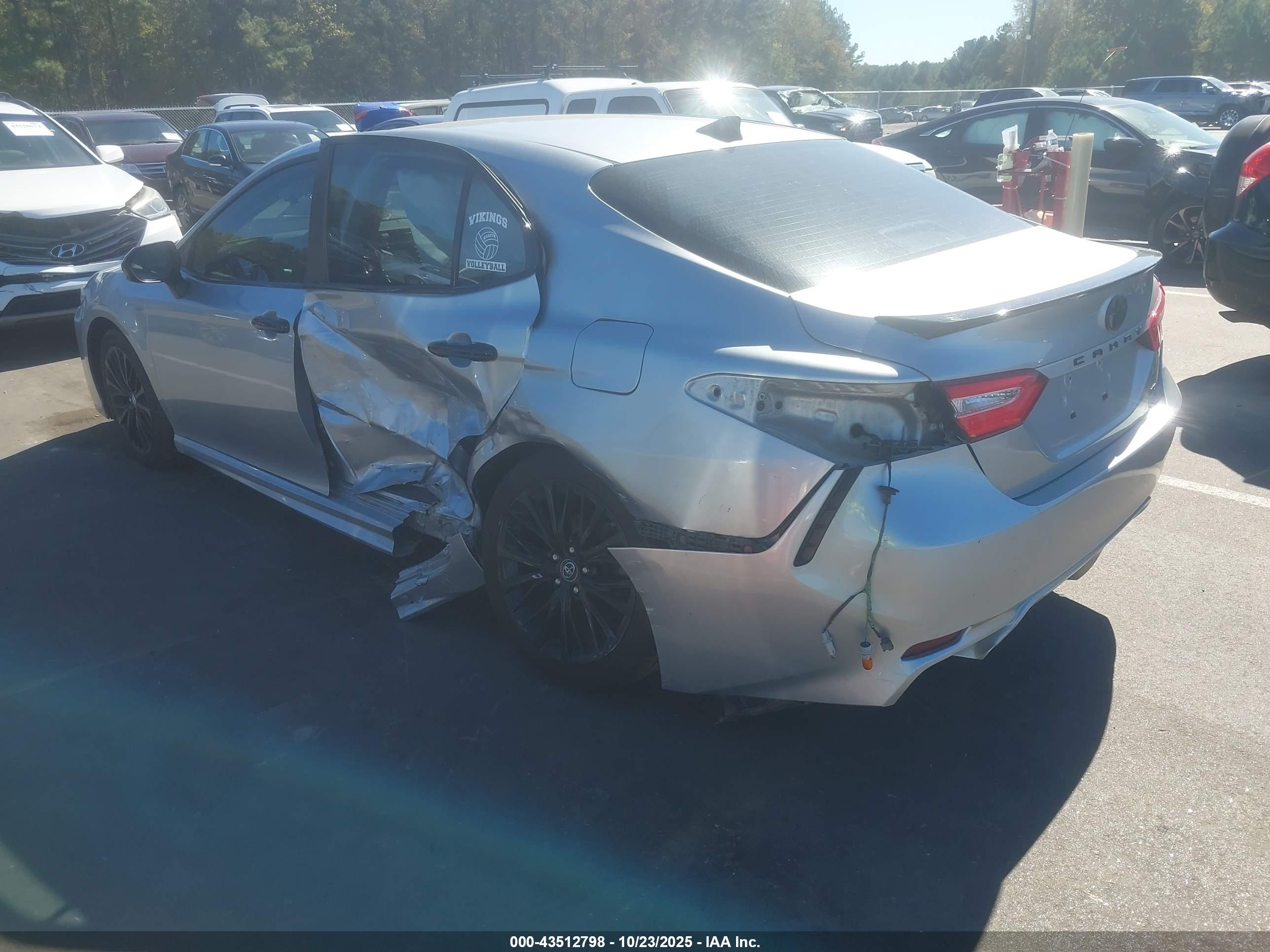 TOYOTA CAMRY image 3