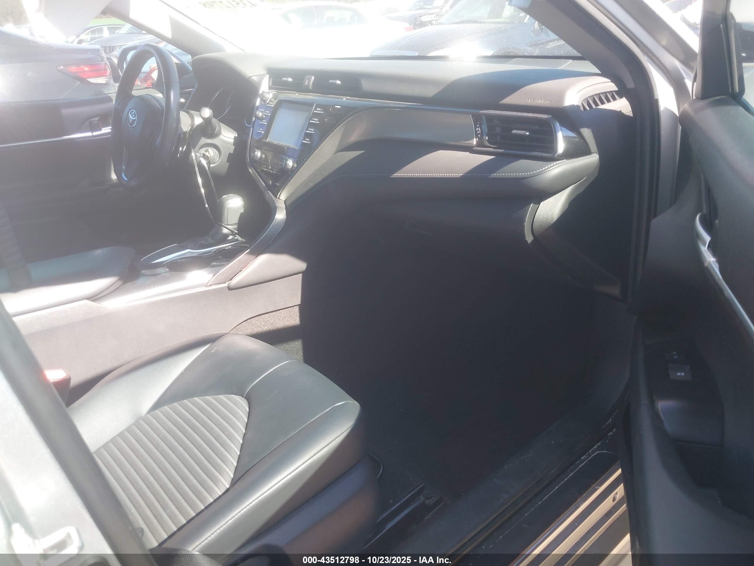 TOYOTA CAMRY image 5
