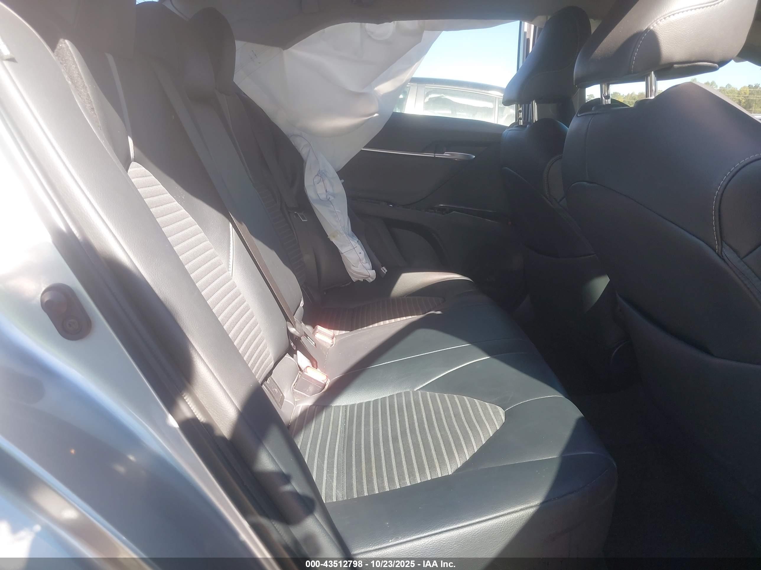 TOYOTA CAMRY image 8