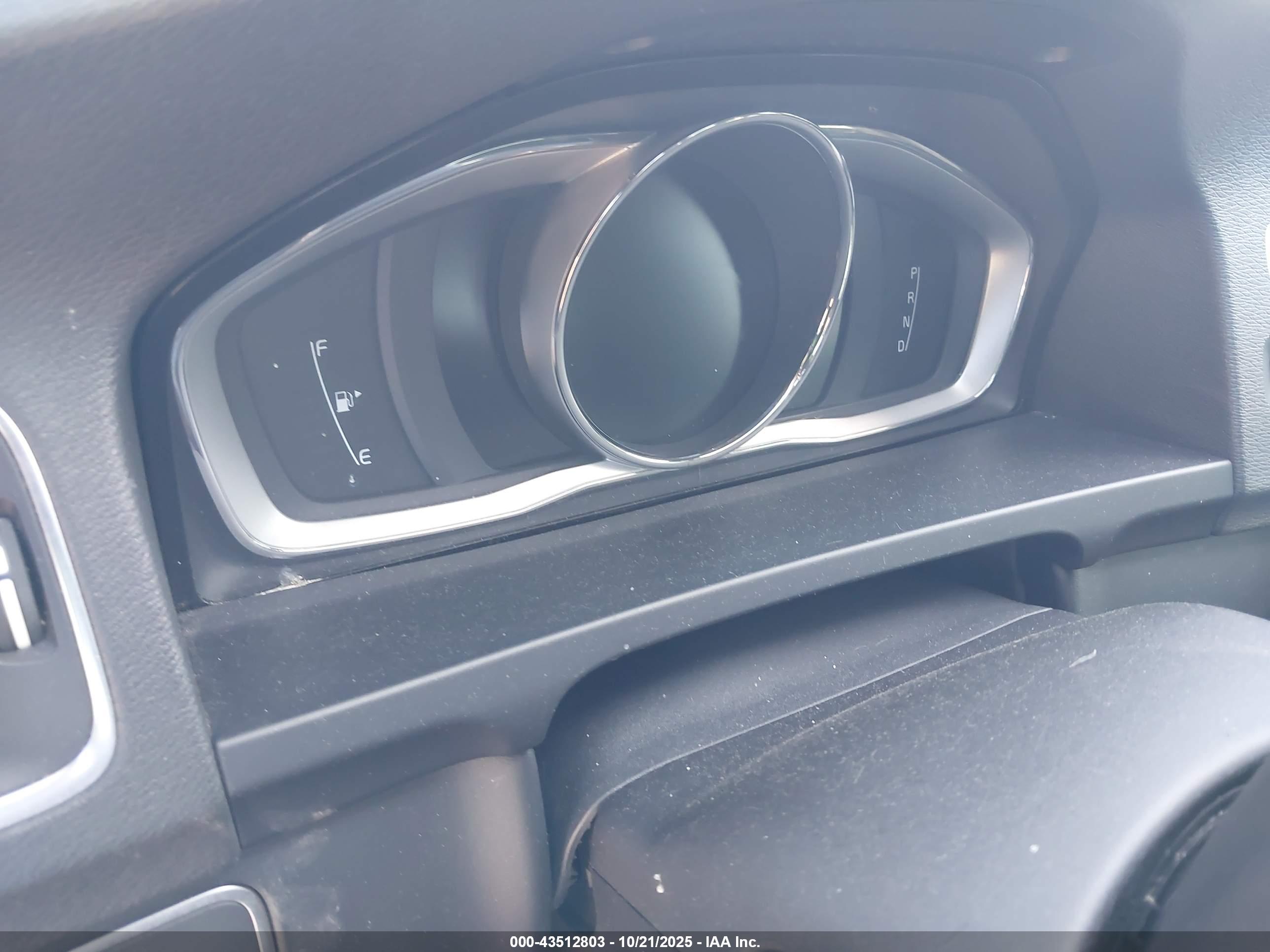 VOLVO S60 image 7