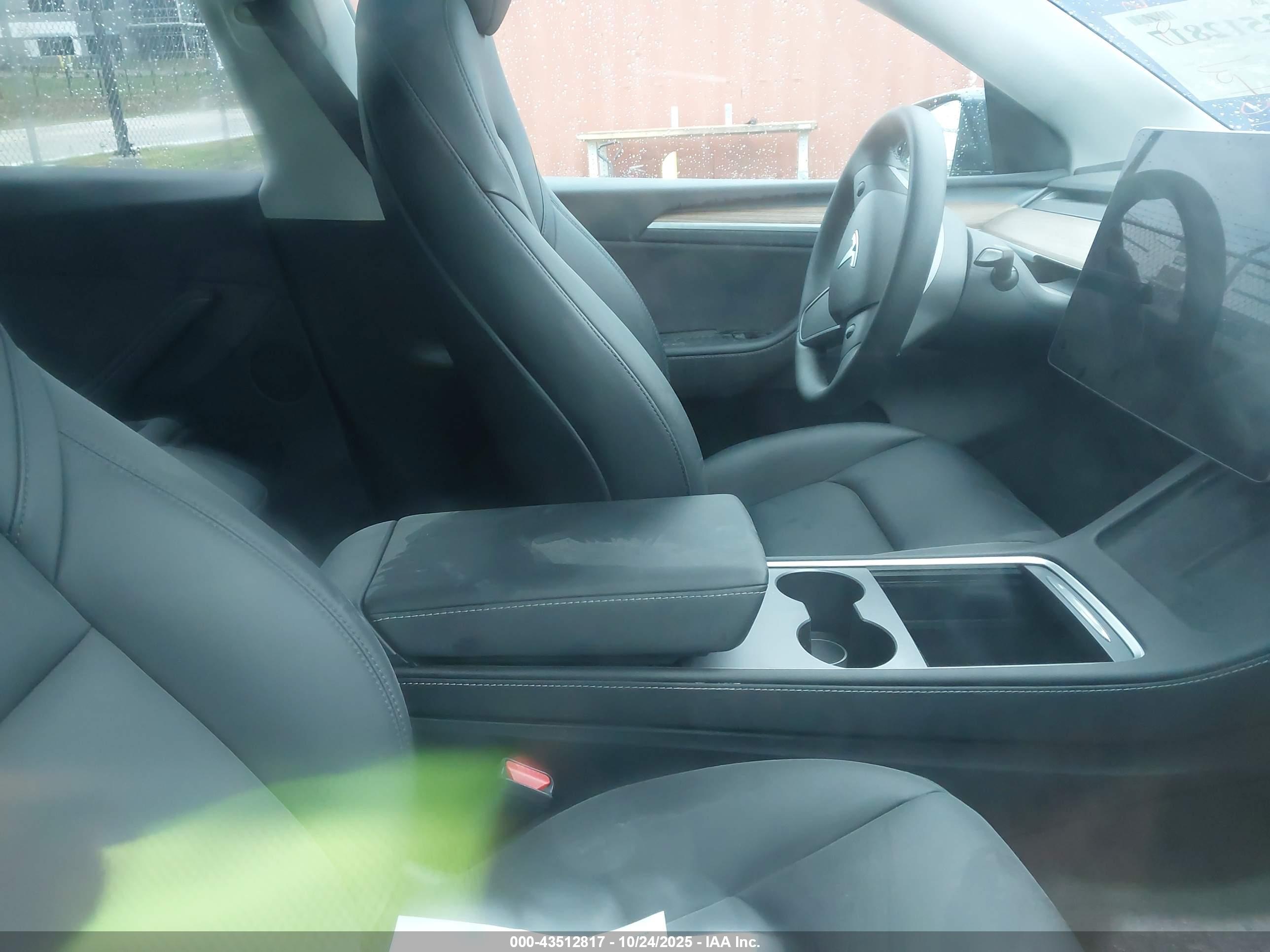 TESLA MODEL image 5