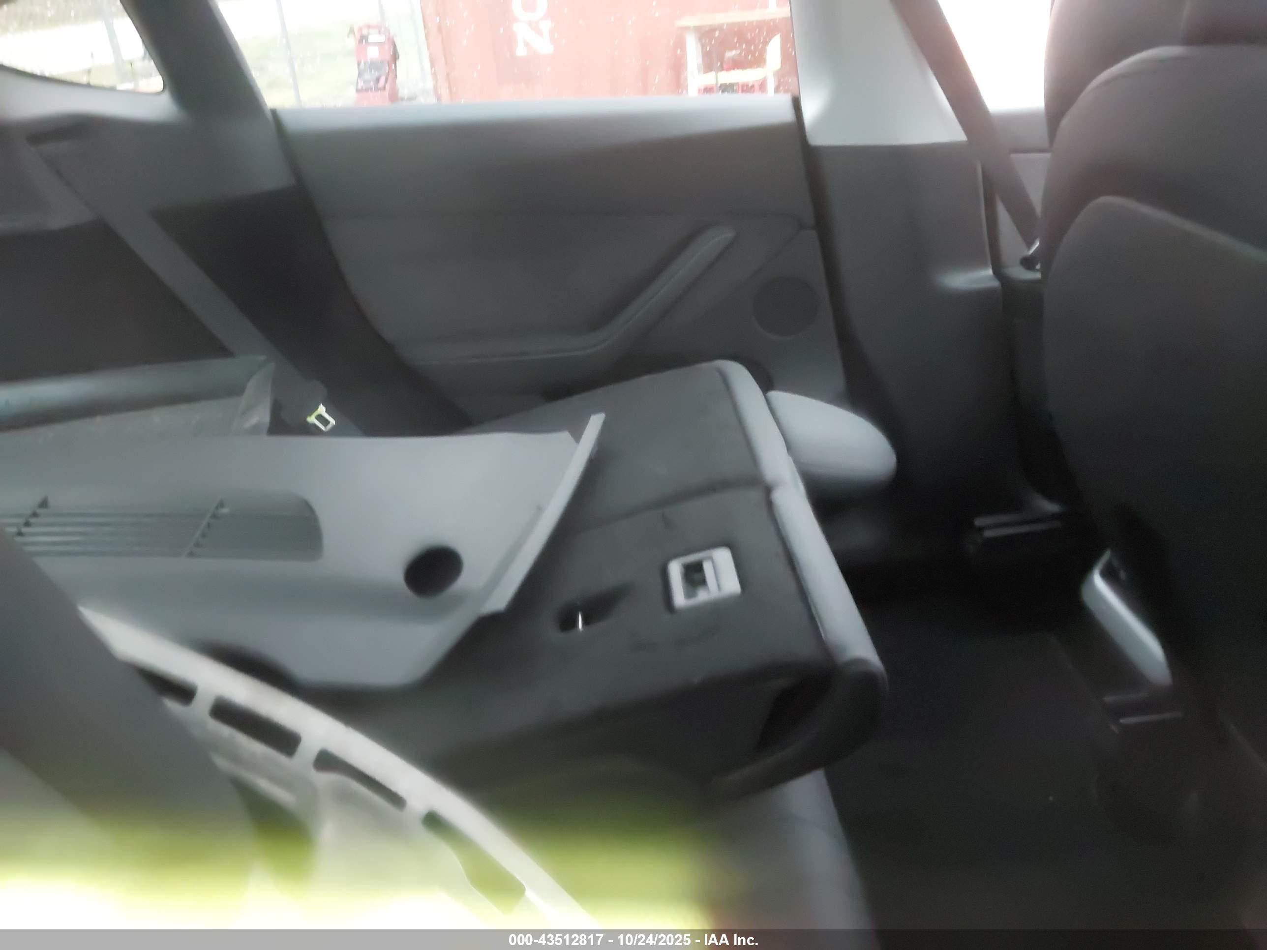 TESLA MODEL image 8