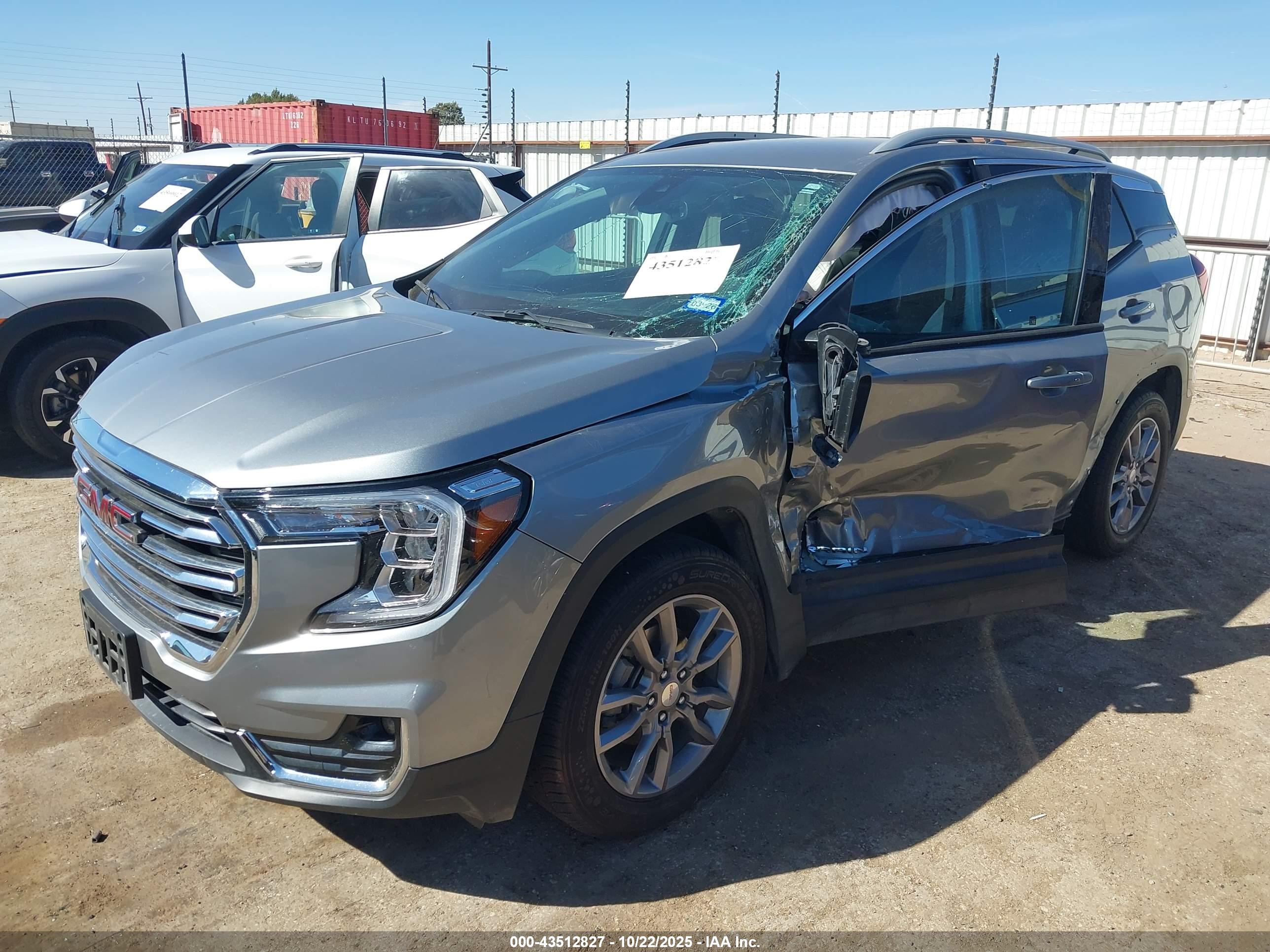 GMC TERRAIN image 2