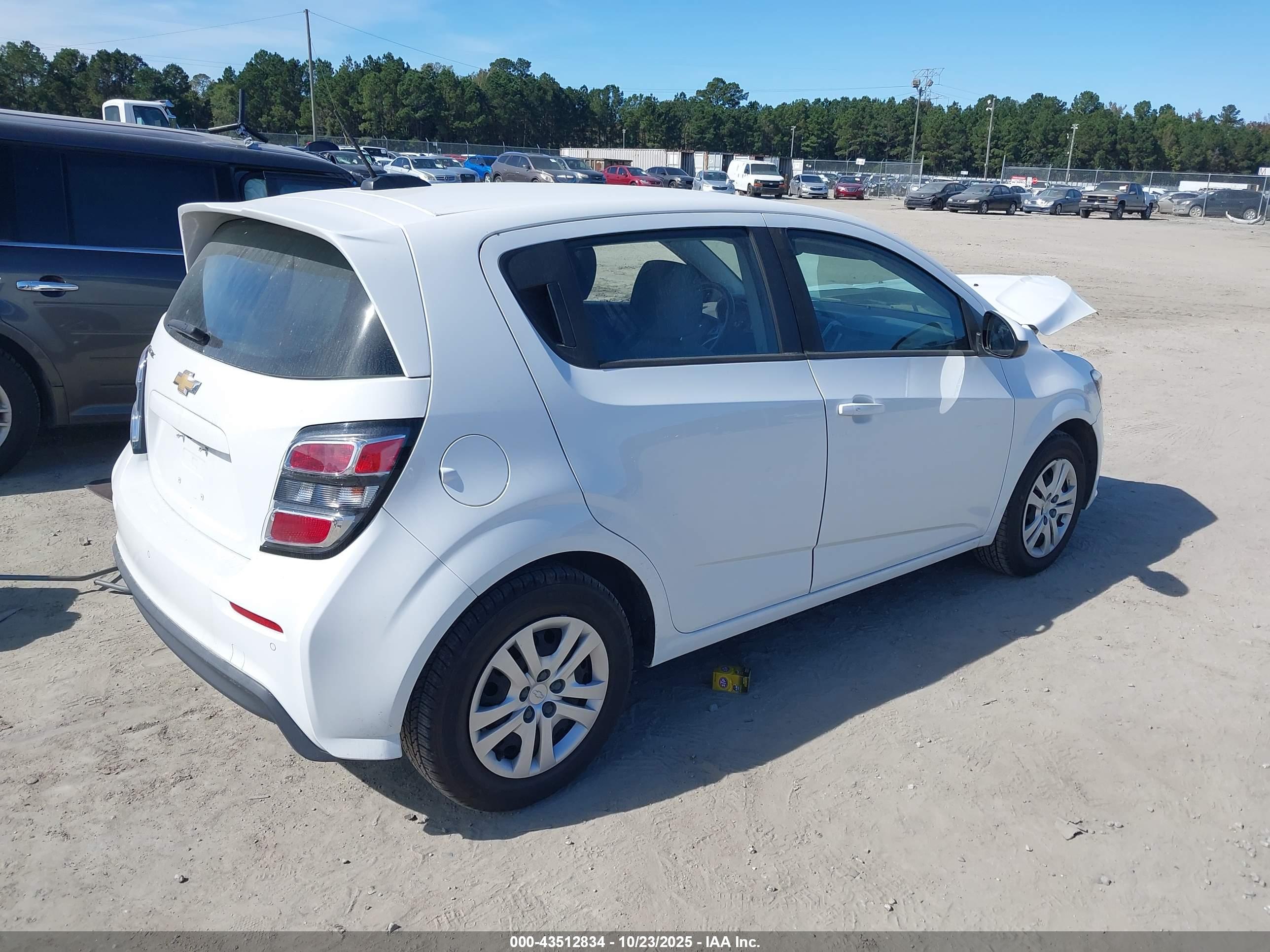 CHEVROLET SONIC image 4