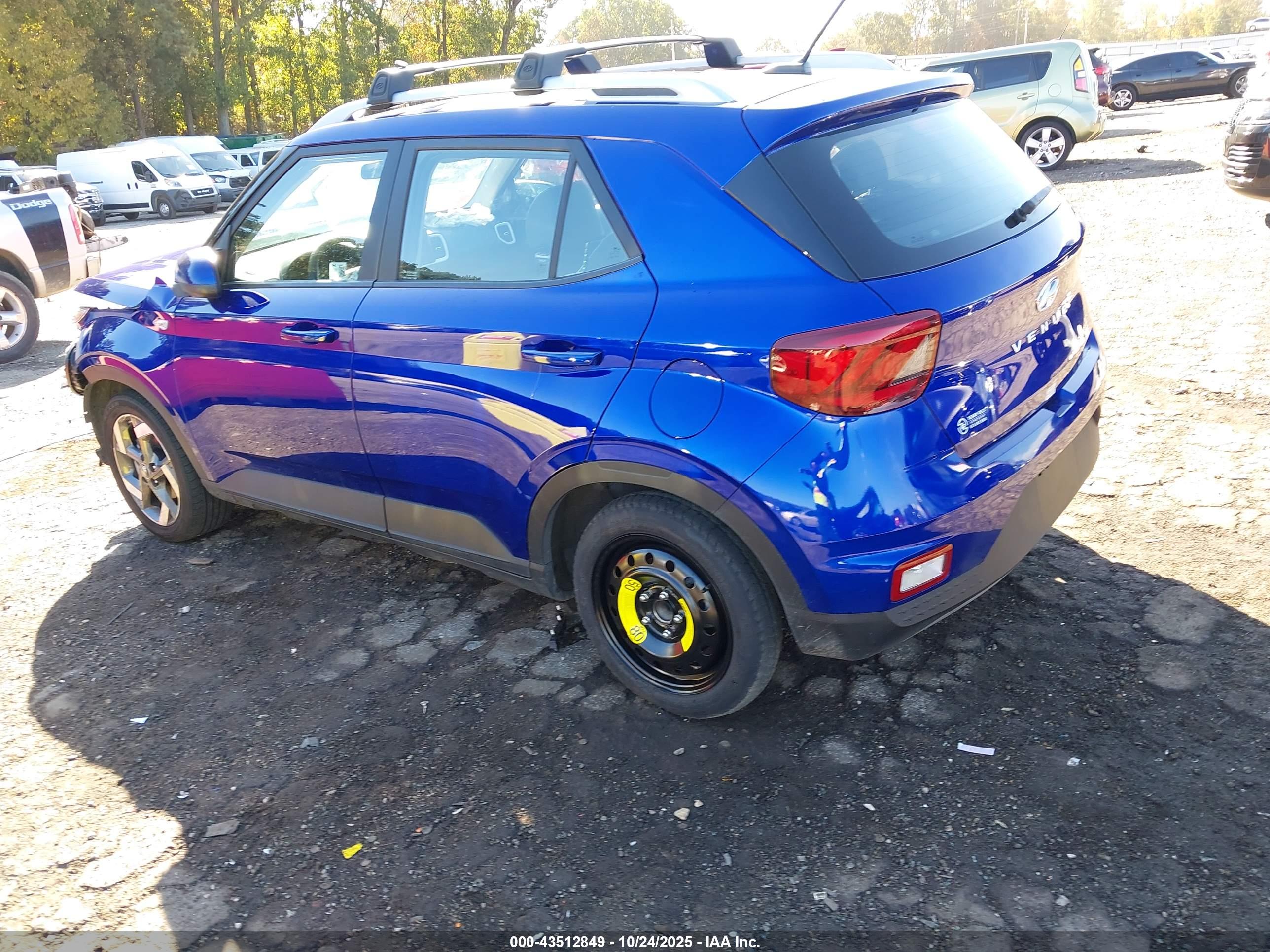 HYUNDAI VENUE image 3