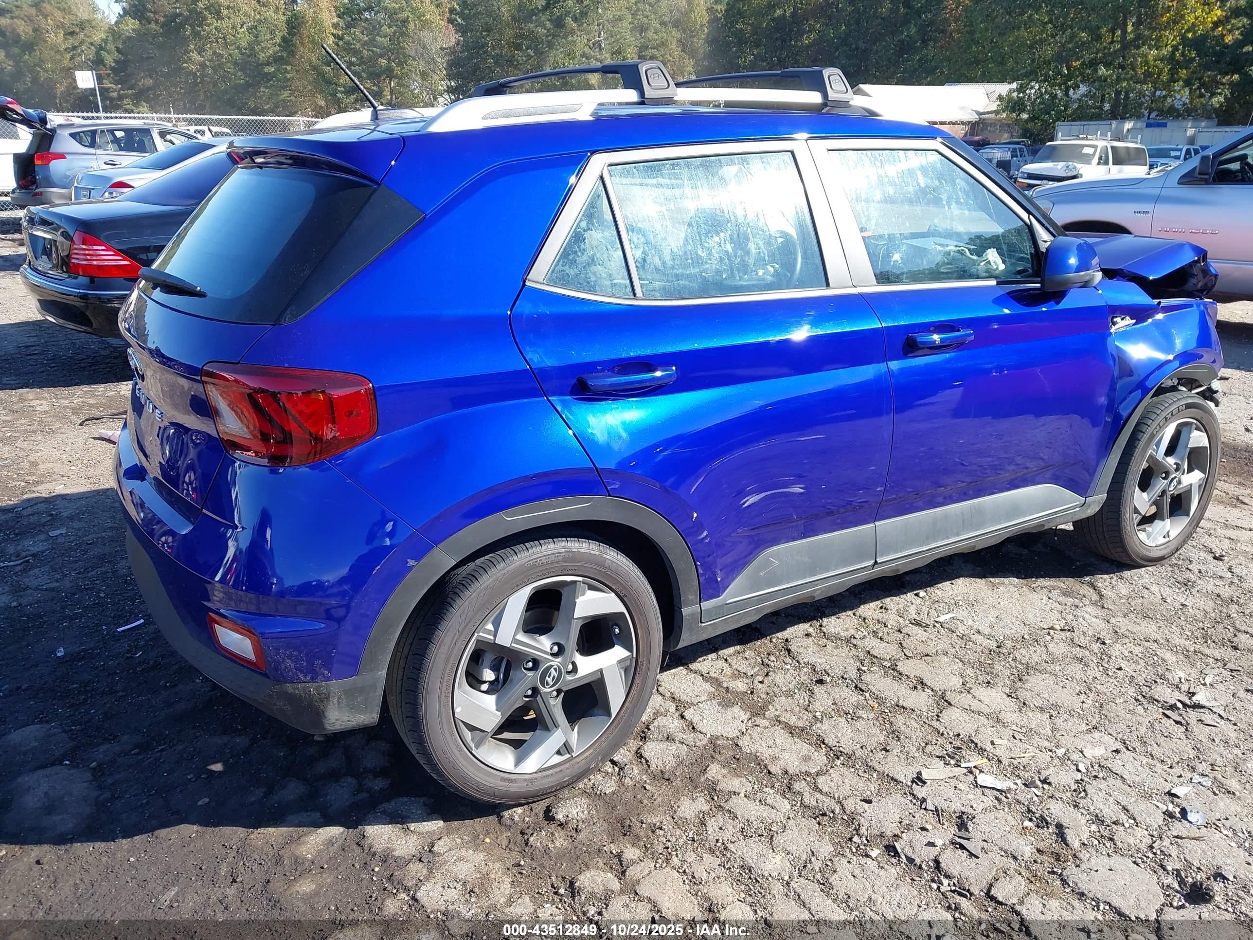 HYUNDAI VENUE image 4