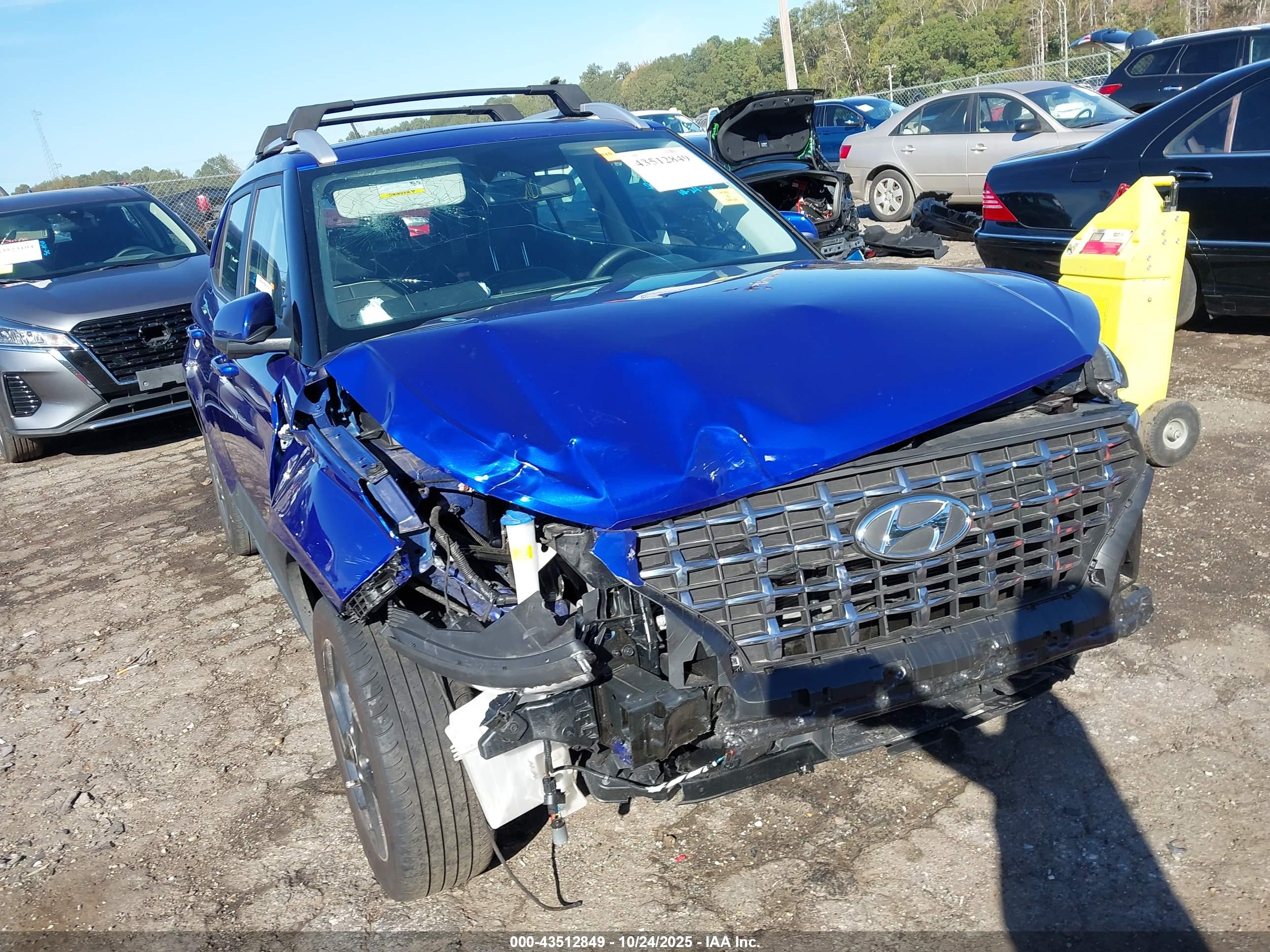 HYUNDAI VENUE image 6