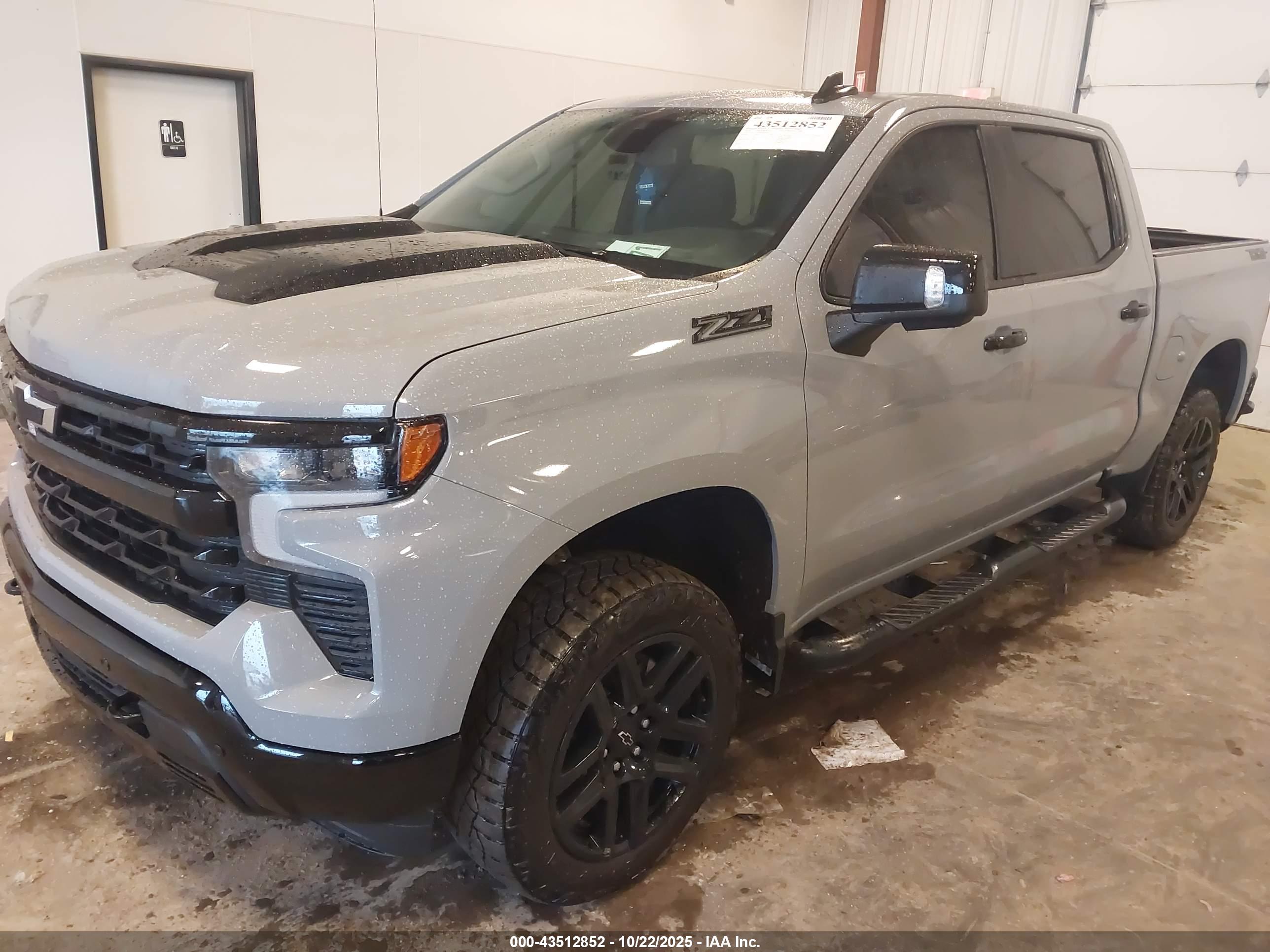 CHEVROLET SILVERADO image 2