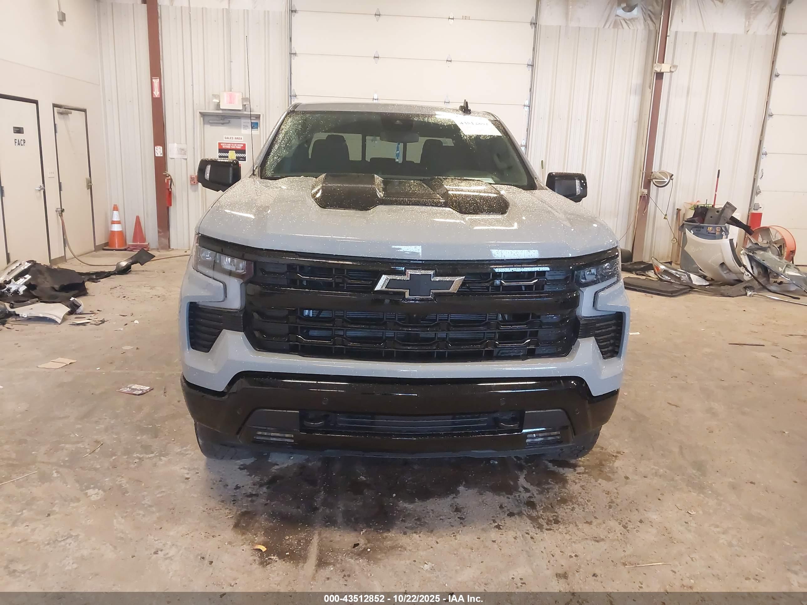 CHEVROLET SILVERADO image 6